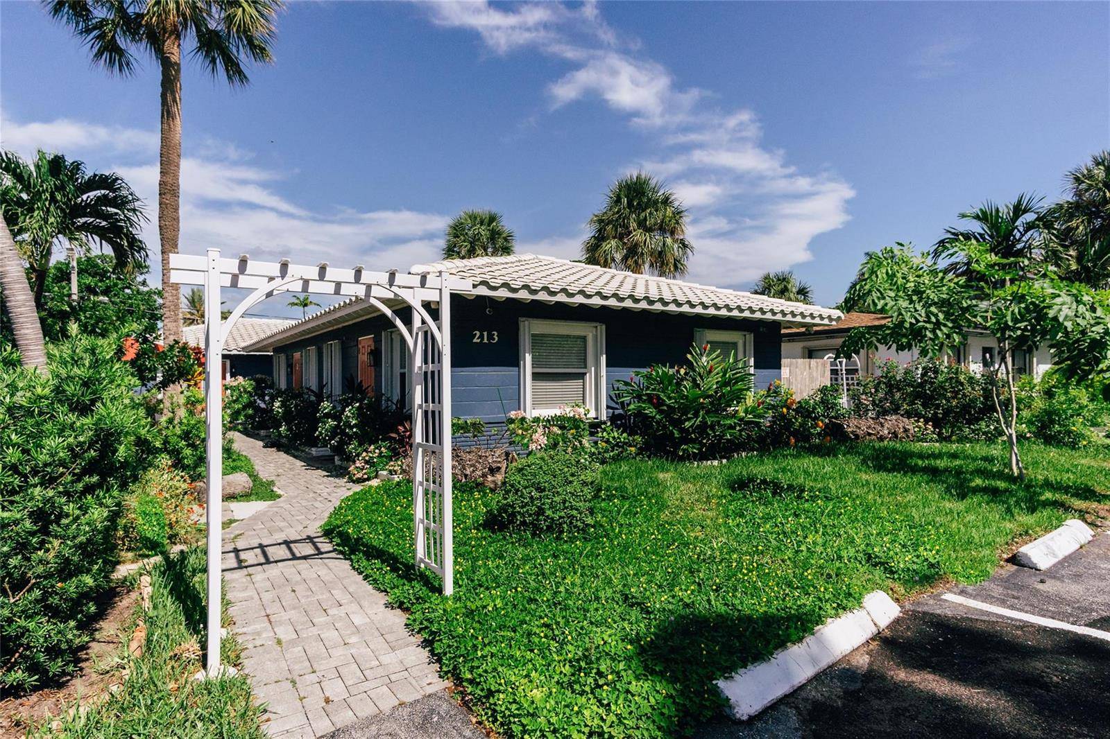 213 HibiscusPompano Beach - picture