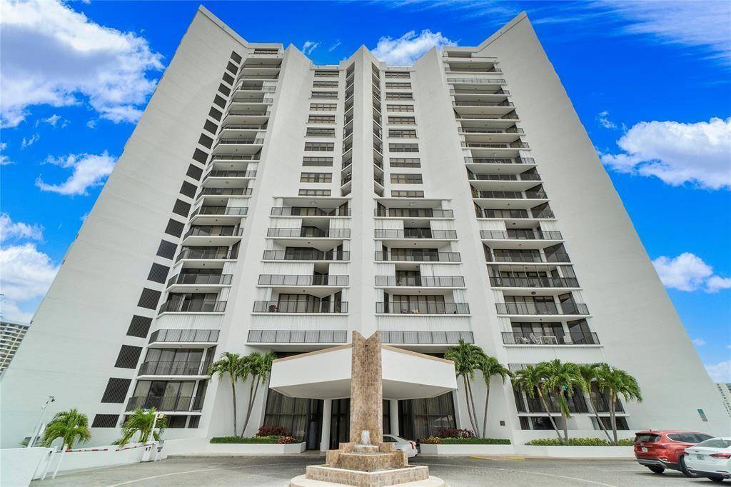 300 Three IslandsHallandale Beach - Anchor Bay Club condo unit 306 - picture