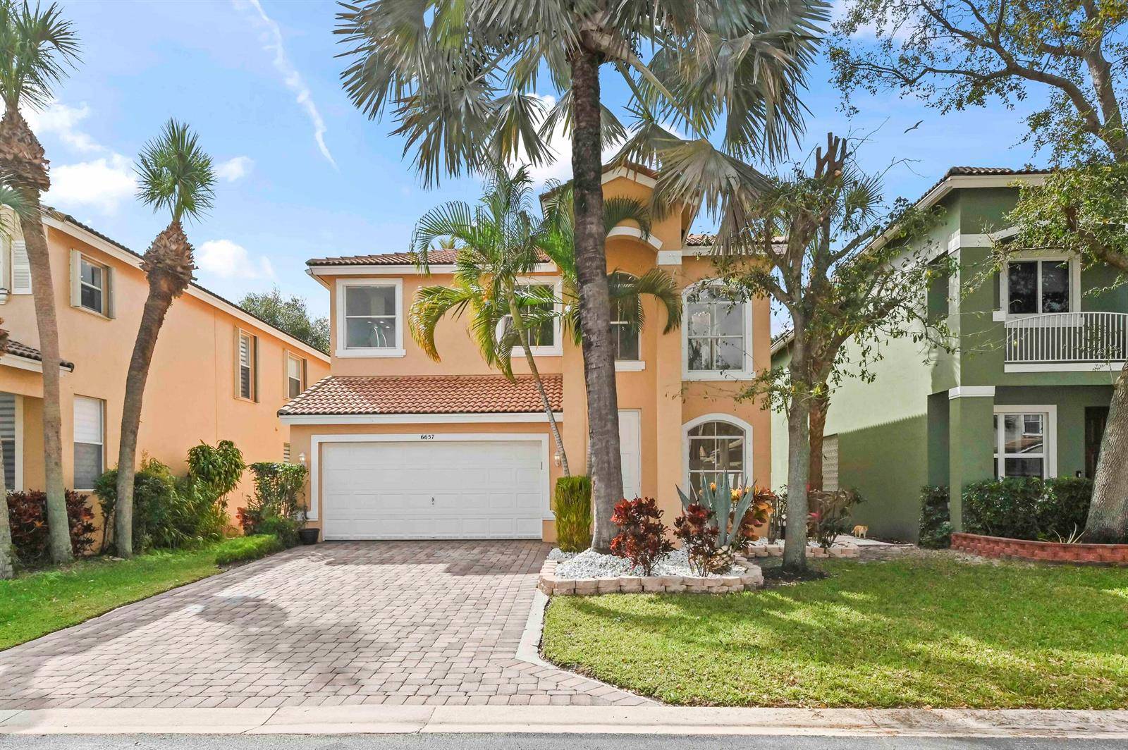 6657 LuraisLake Worth - picture