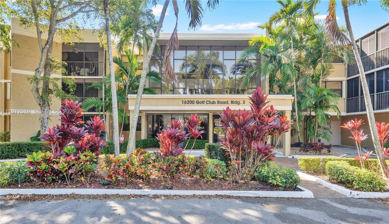 16200 Golf Club RdWeston - BUILDING THREE OF COUNTRY condo unit 102 - picture