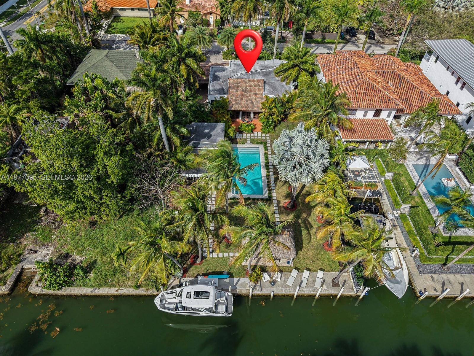 1028 NE 84th StMiami - picture