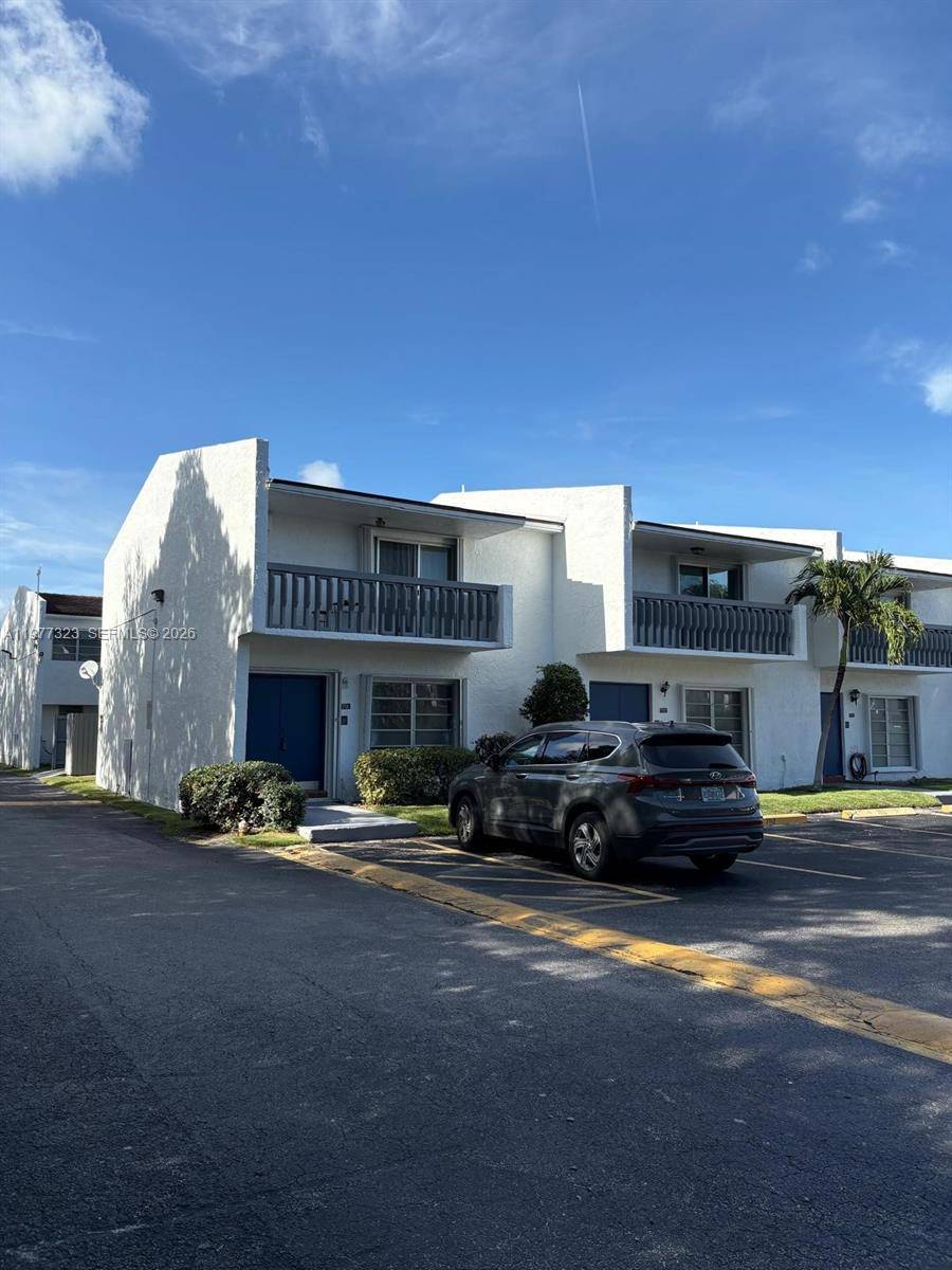 17180 SW 94th AvePalmetto Bay - HERITAGE SQUARE CONDO condo unit 701 - picture