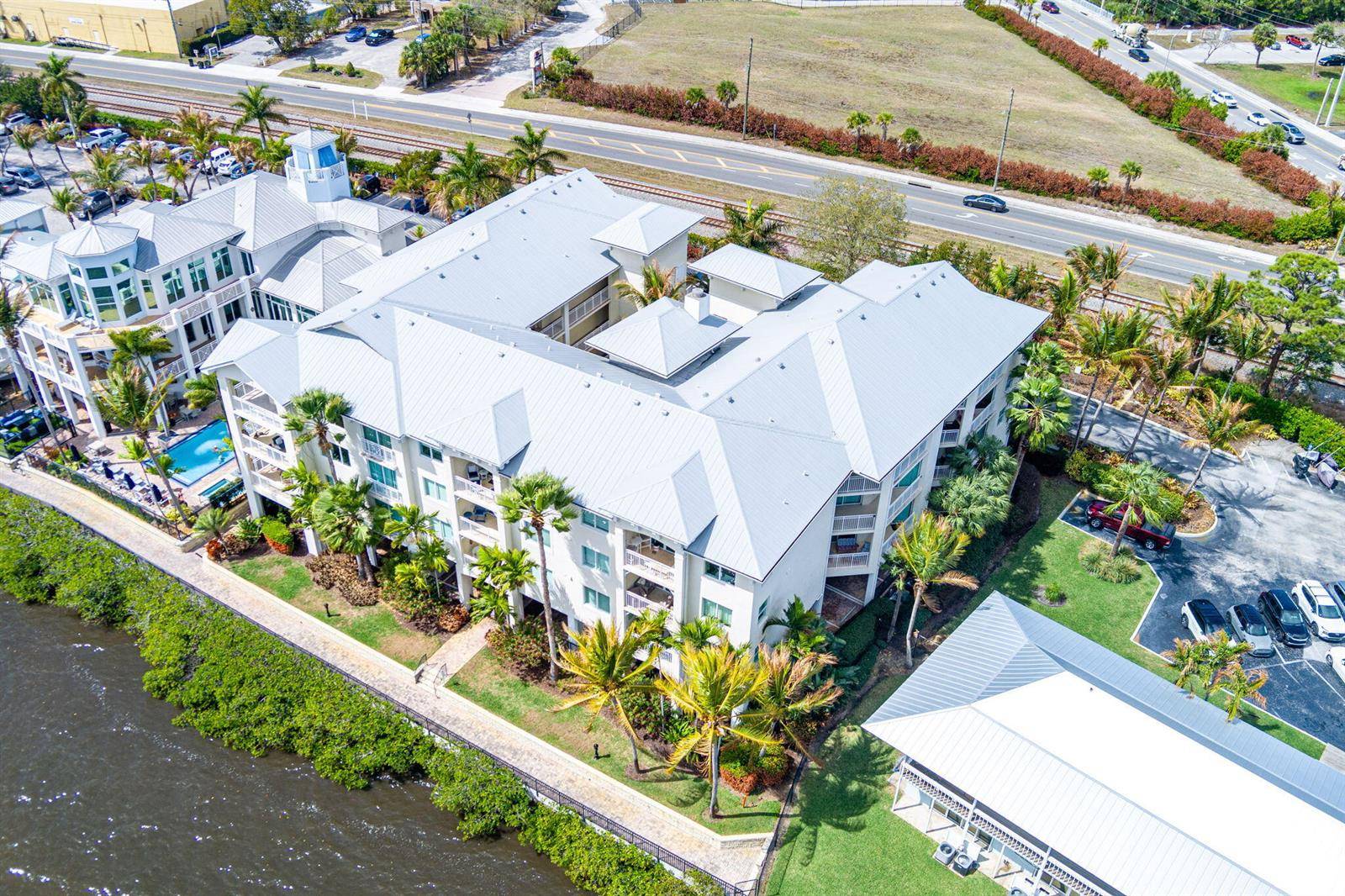 975 NW FlaglerStuart - HARBORAGE YACHT CONDO condo unit 302 - picture