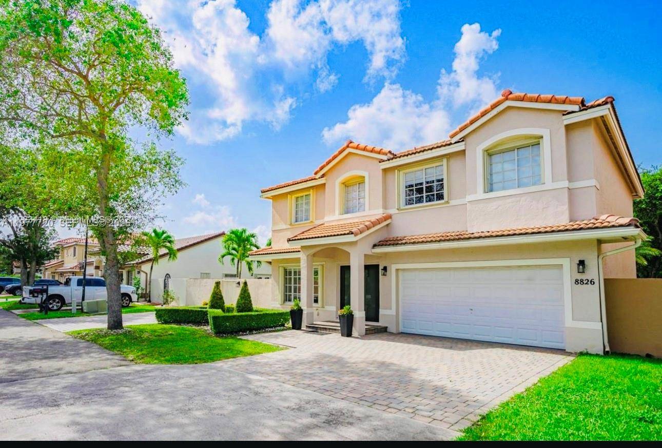 8826 NW 189th TerHialeah - picture