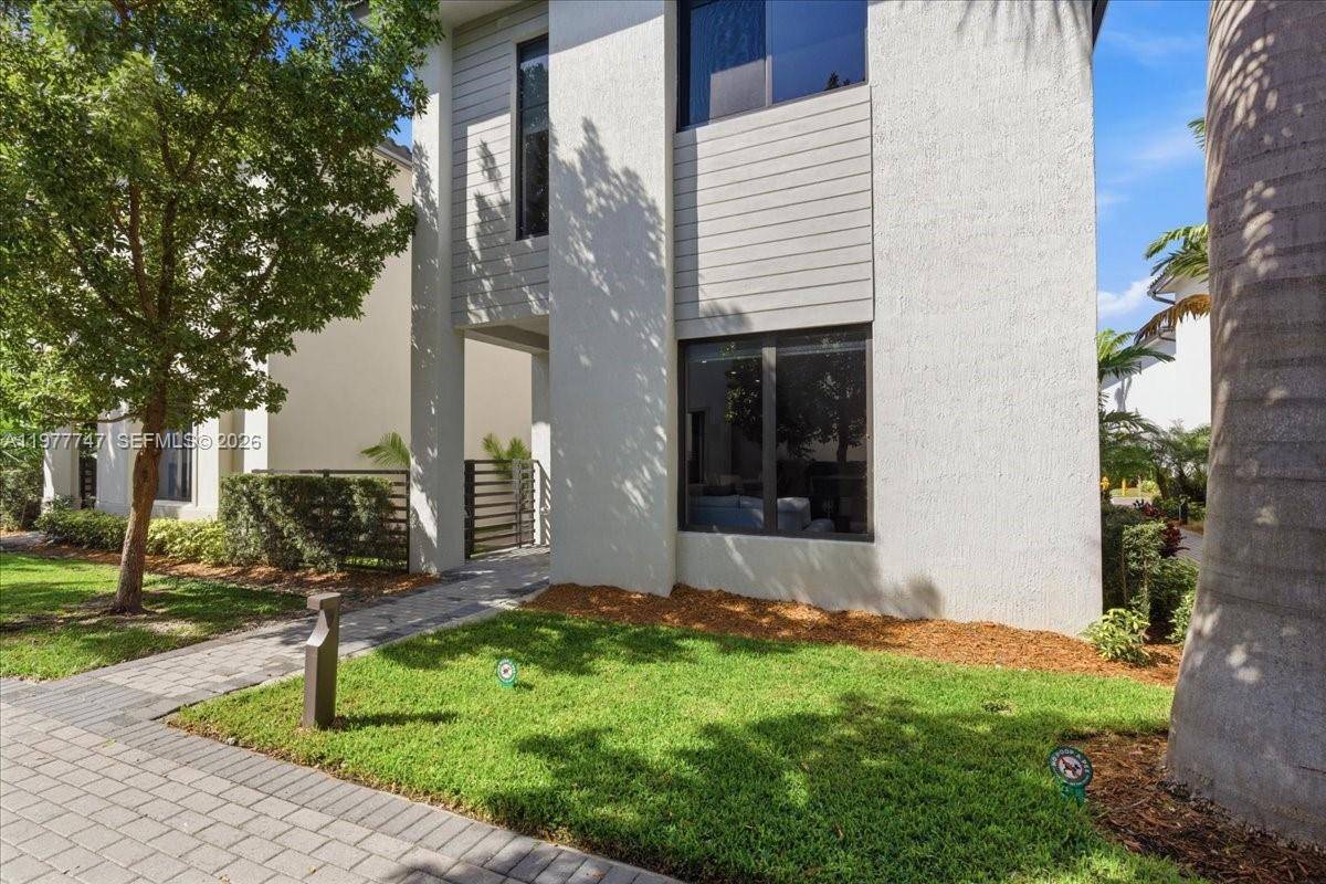 4395 NW 80th CtDoral - picture