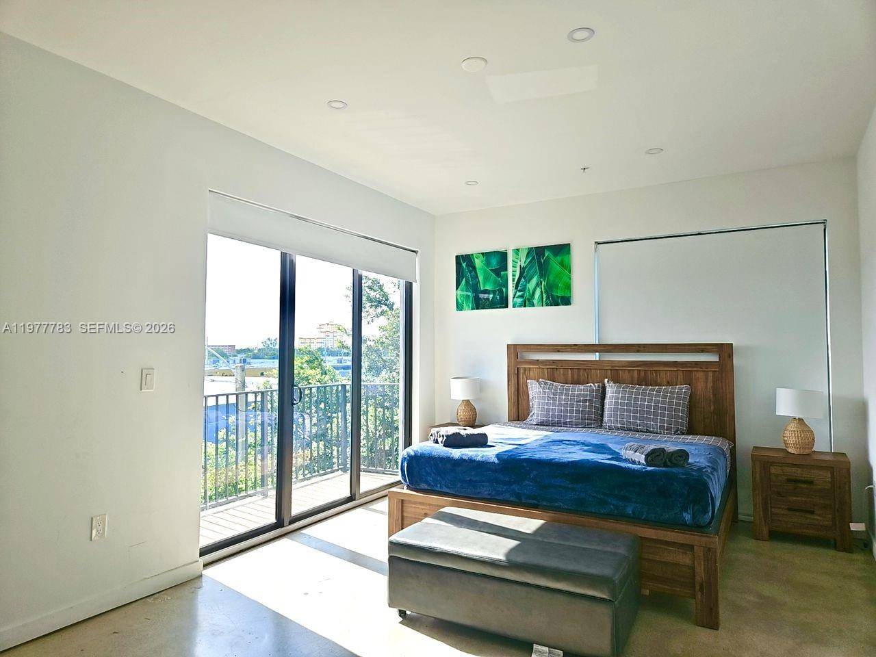 7105 NE 4 CtMiami - picture