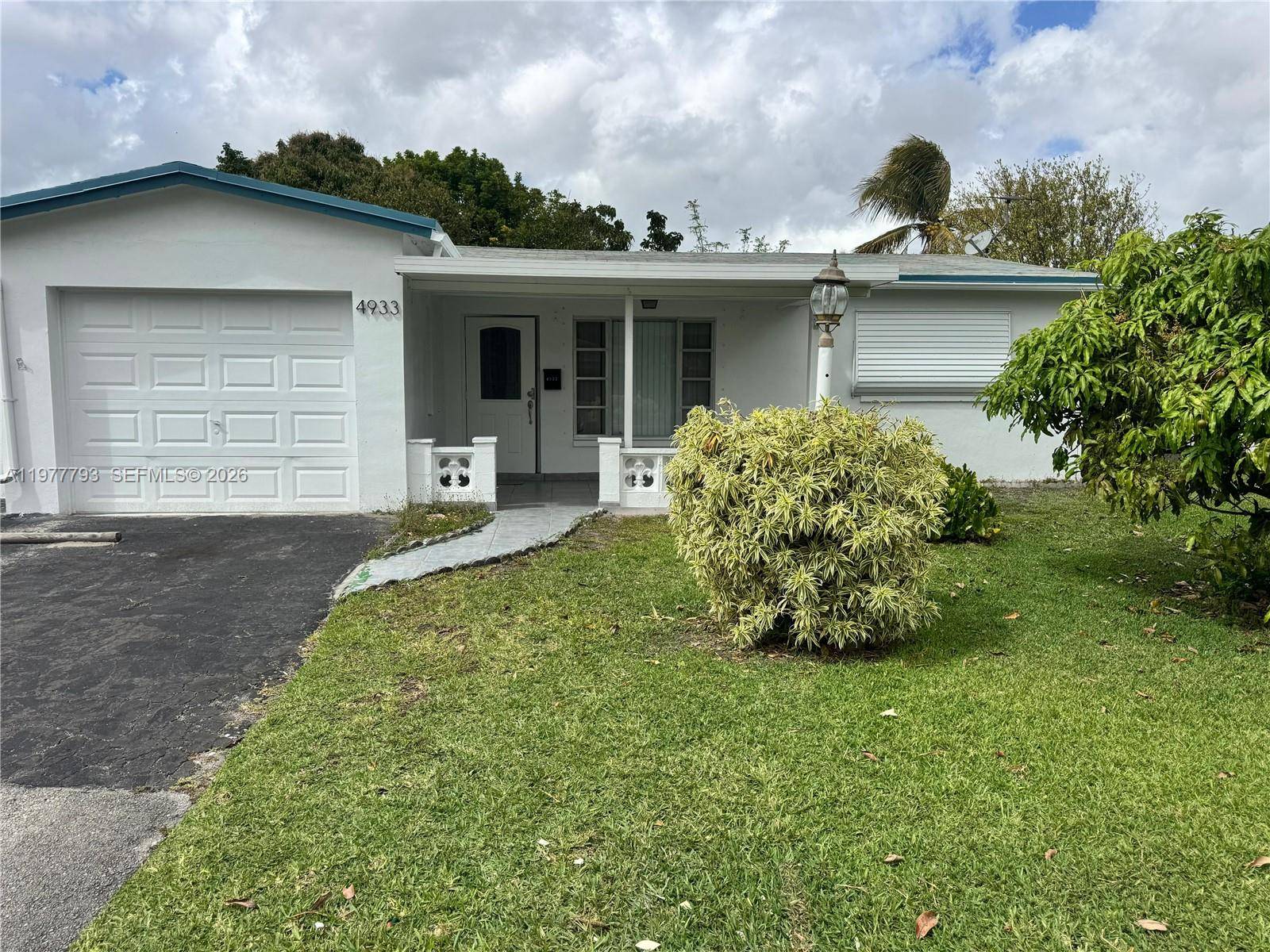 4933 NW 42nd StLauderdale Lakes - picture