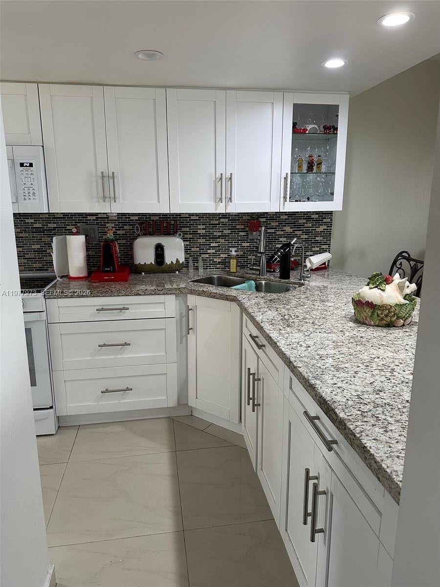2385 W 69th StHialeah - WEST PALM GARDENS VILLAS condo unit 2385-A - picture