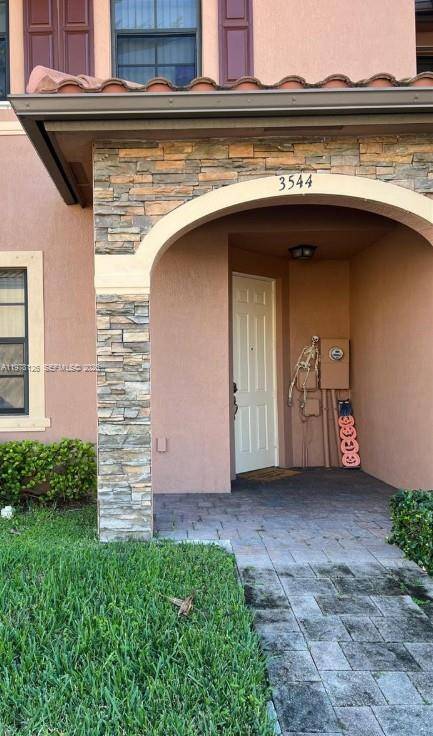 3544 W 88th TerHialeah - picture