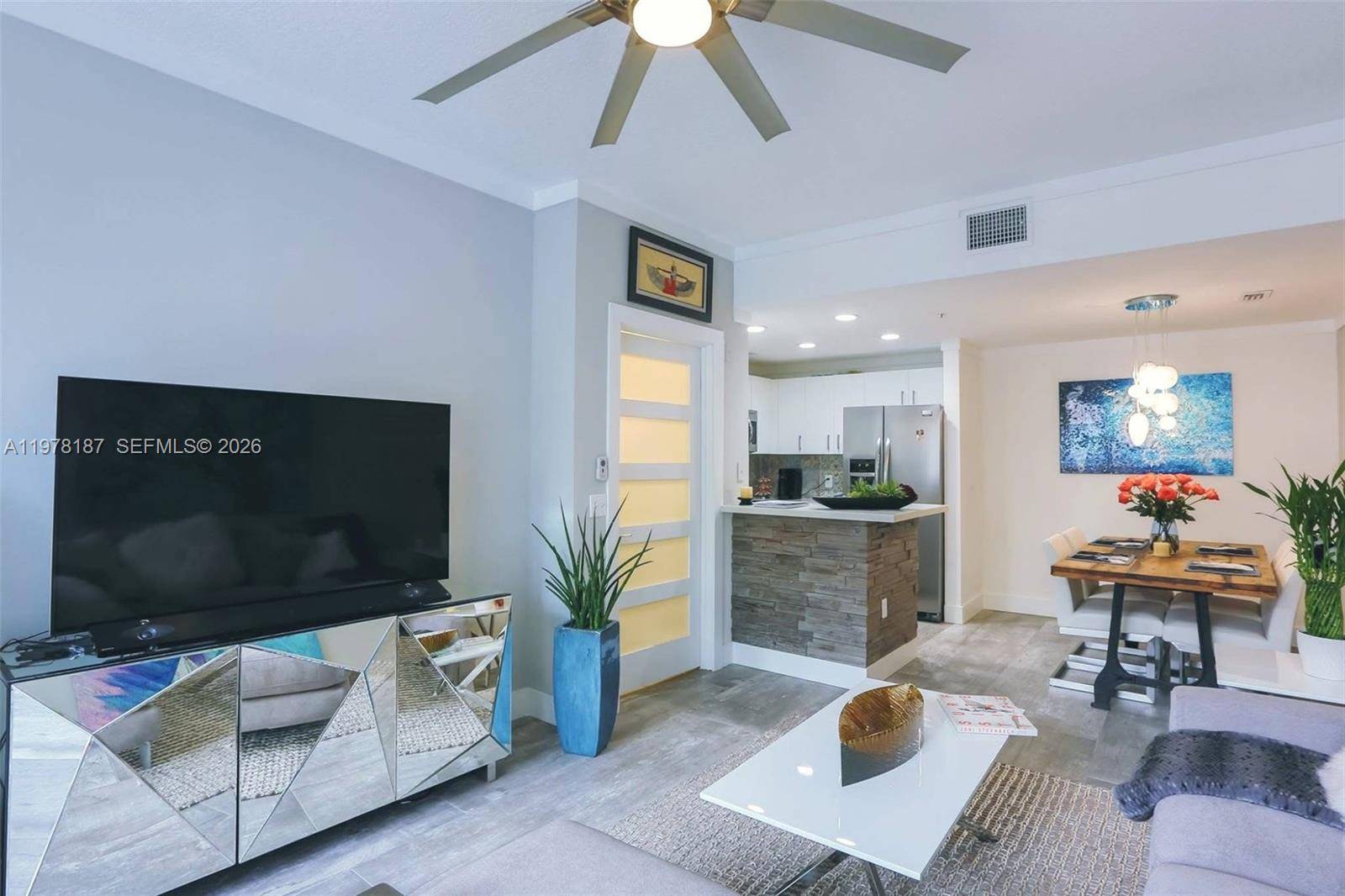 2107 SE 10th AveFort Lauderdale - Townhouse condo unit 833 - picture