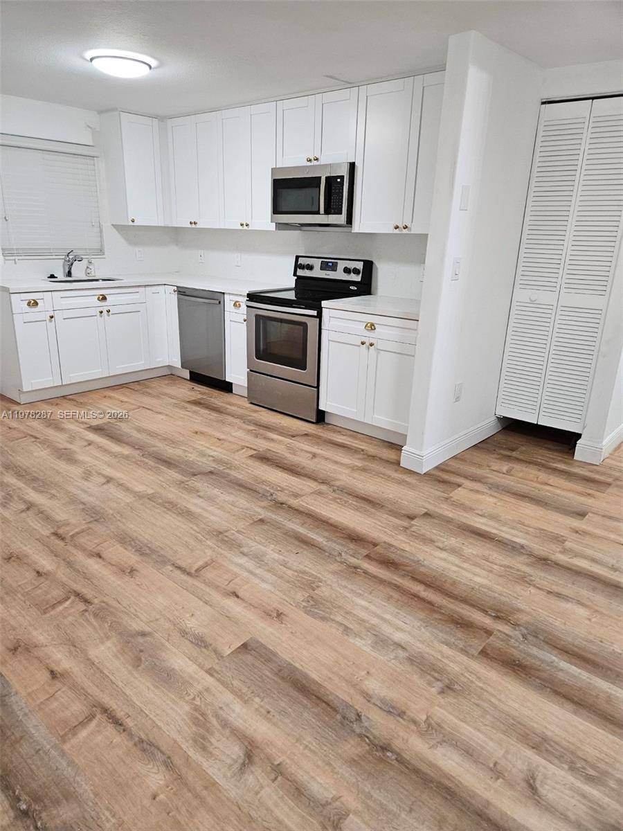 2641 SW 31st AveMiami - picture