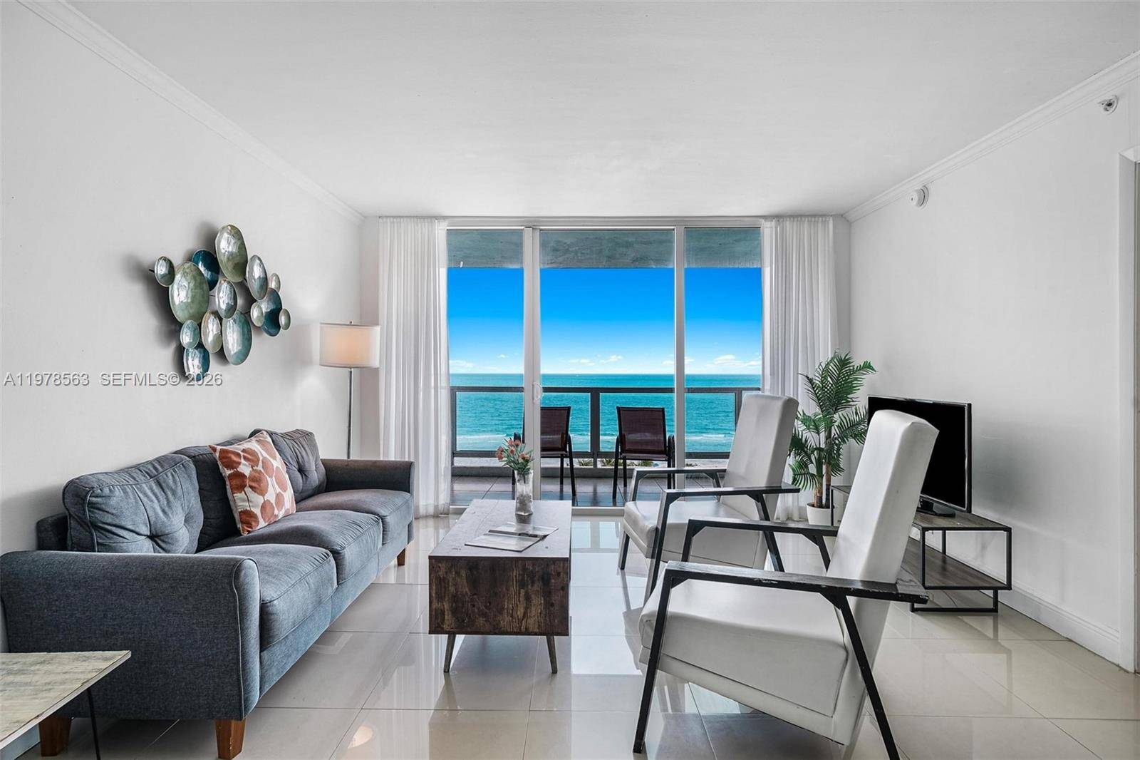 5101 Collins AveMiami Beach - Apartments-Annual,Apartment condo unit 11M - picture