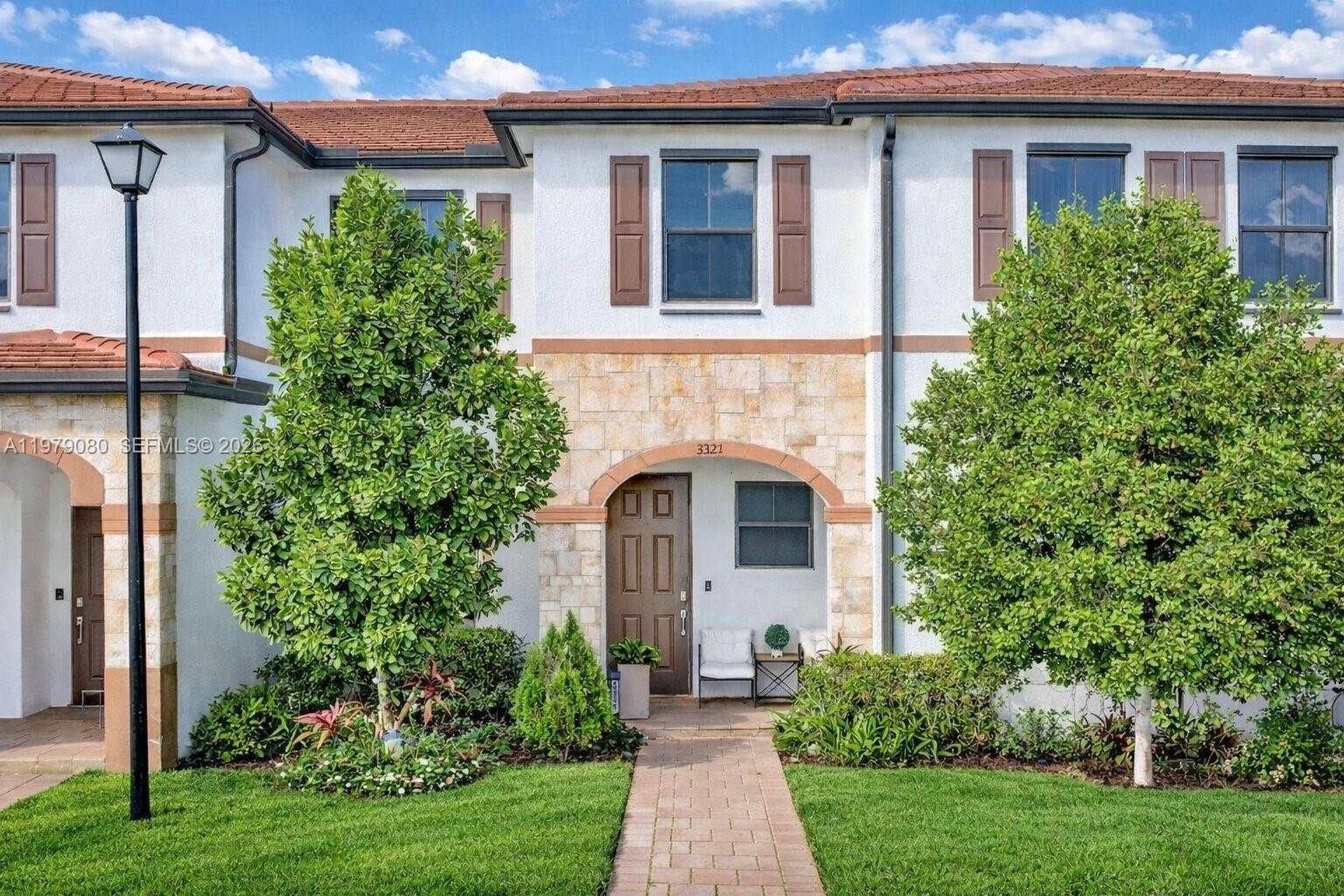 3321 W 105th PlHialeah - picture
