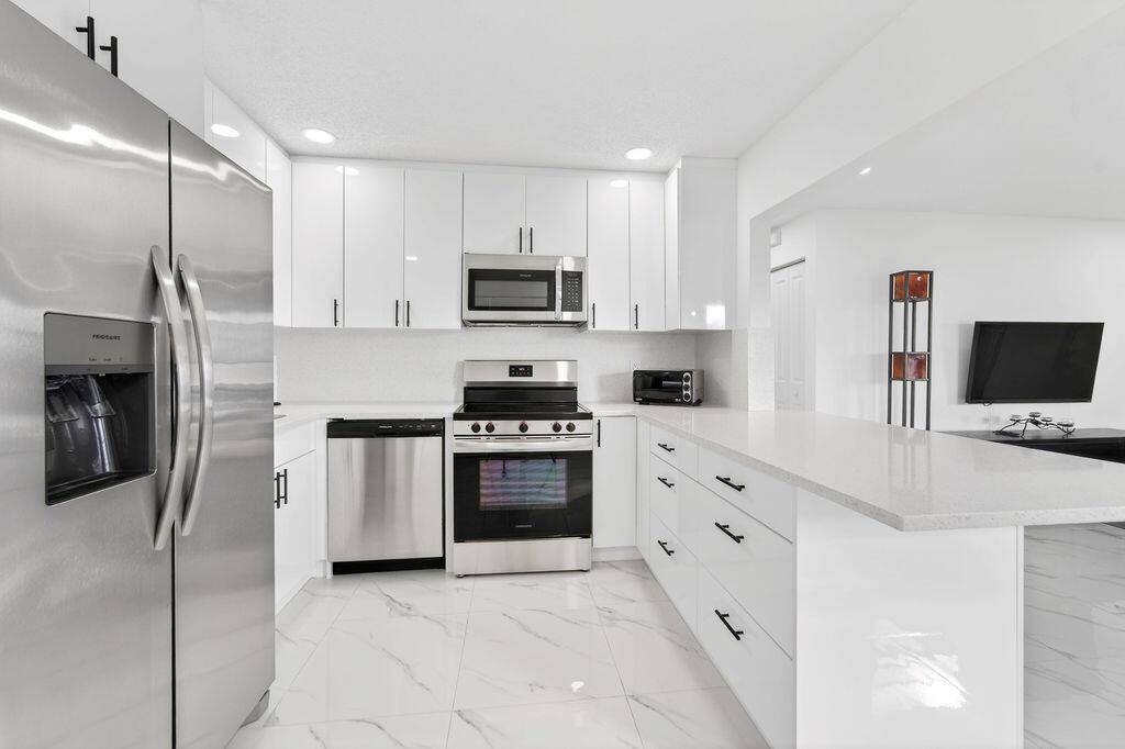 688 SW LakeBoynton Beach - picture