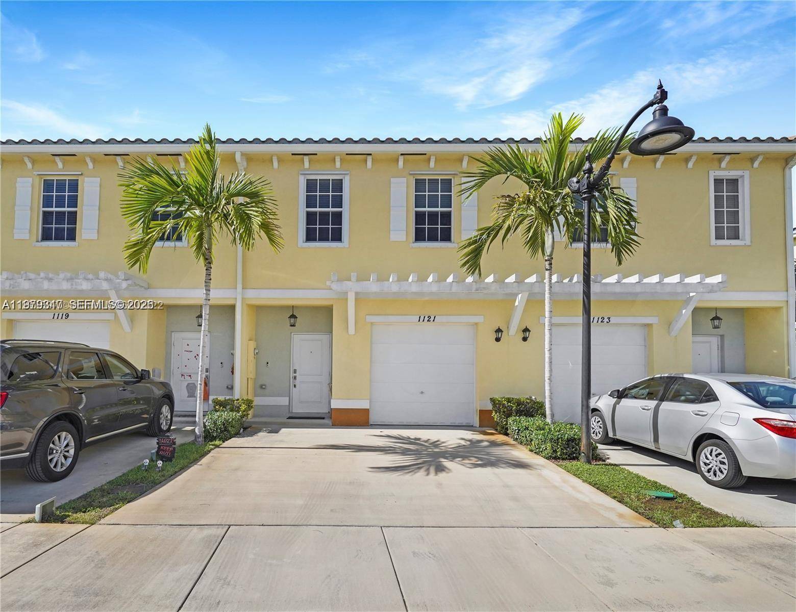 1121 NW 41st LnLauderhill - picture