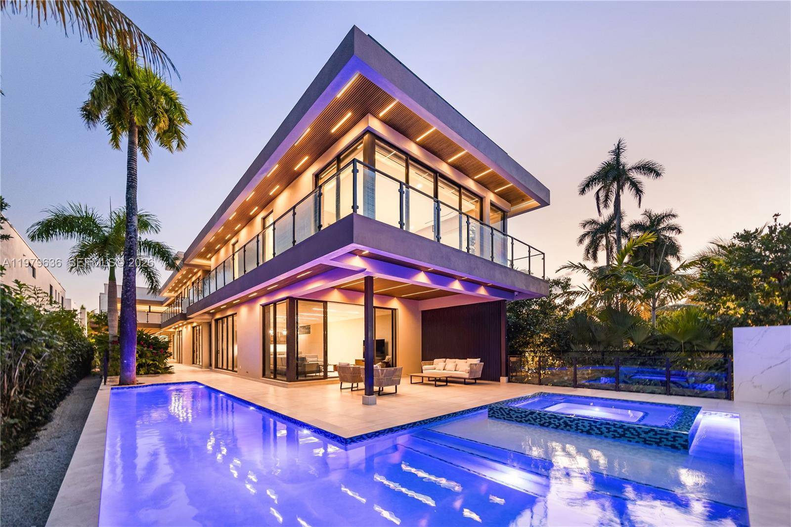 723 NE 77th StMiami - picture