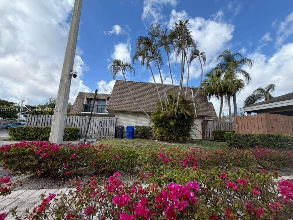 8209 SW 23rd CtNorth Lauderdale - Townhouse,Condo condo unit 17C - picture