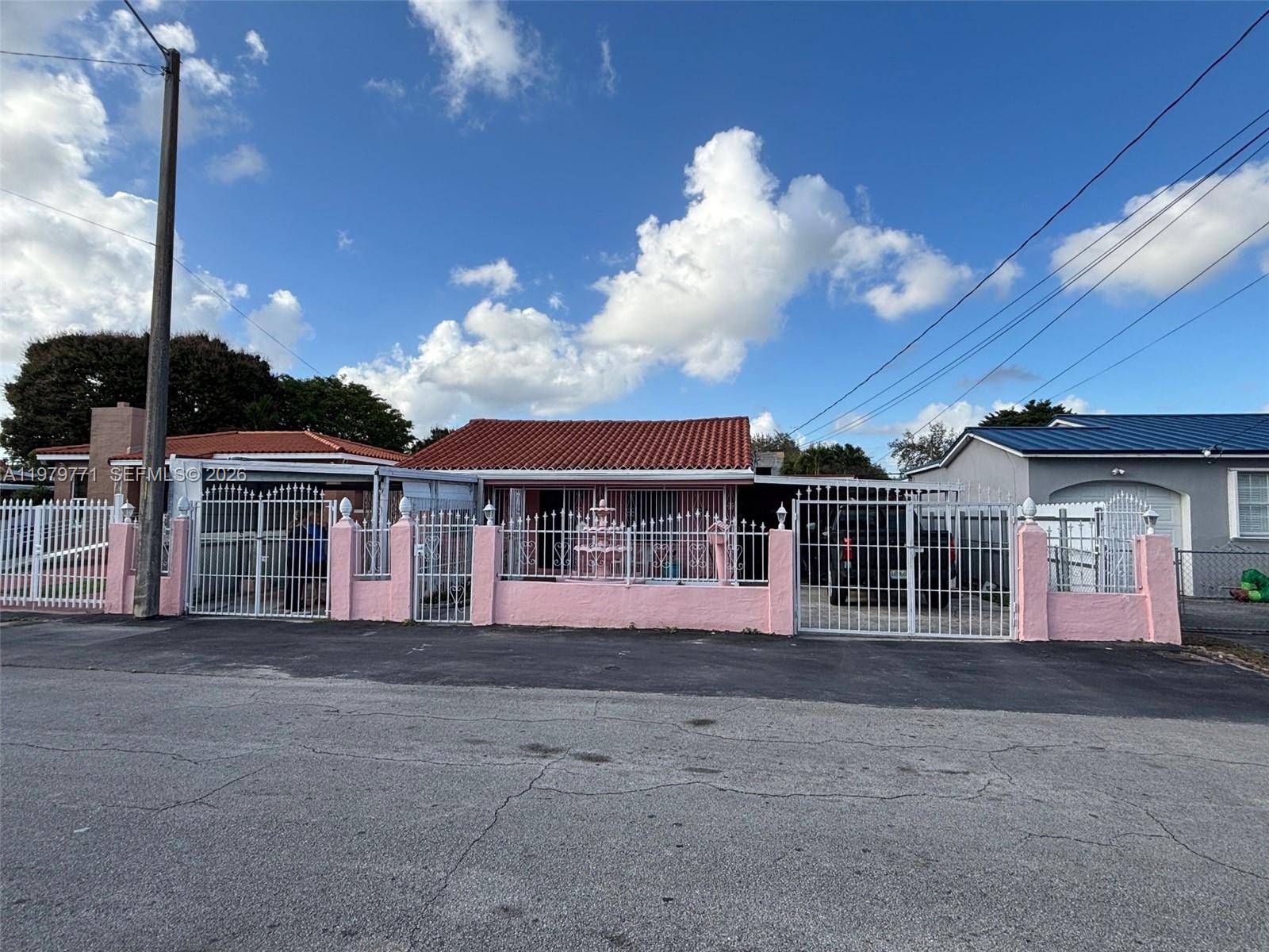 3533 NW 2nd TerMiami - picture