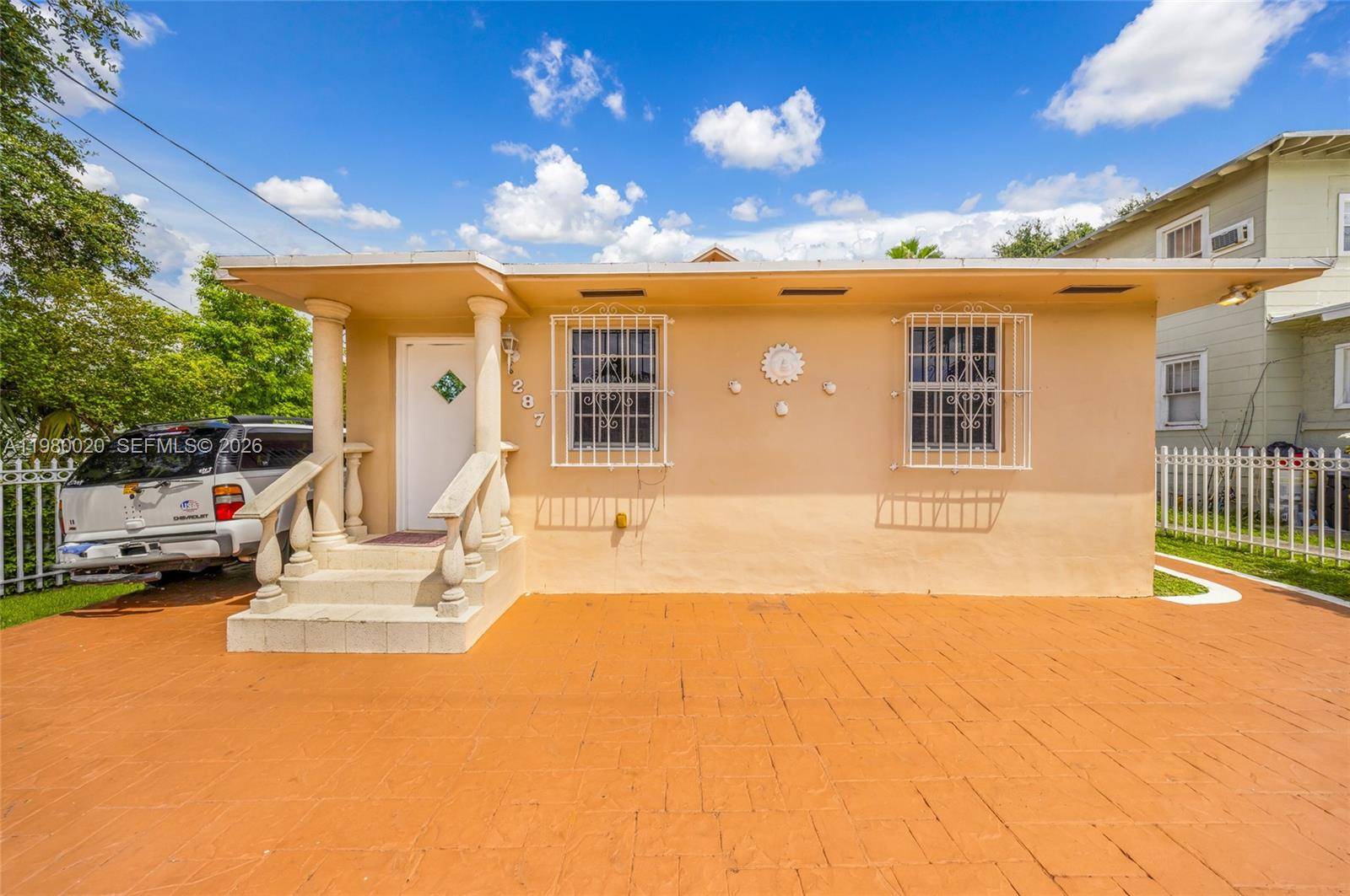 287 NW 31st StMiami - picture