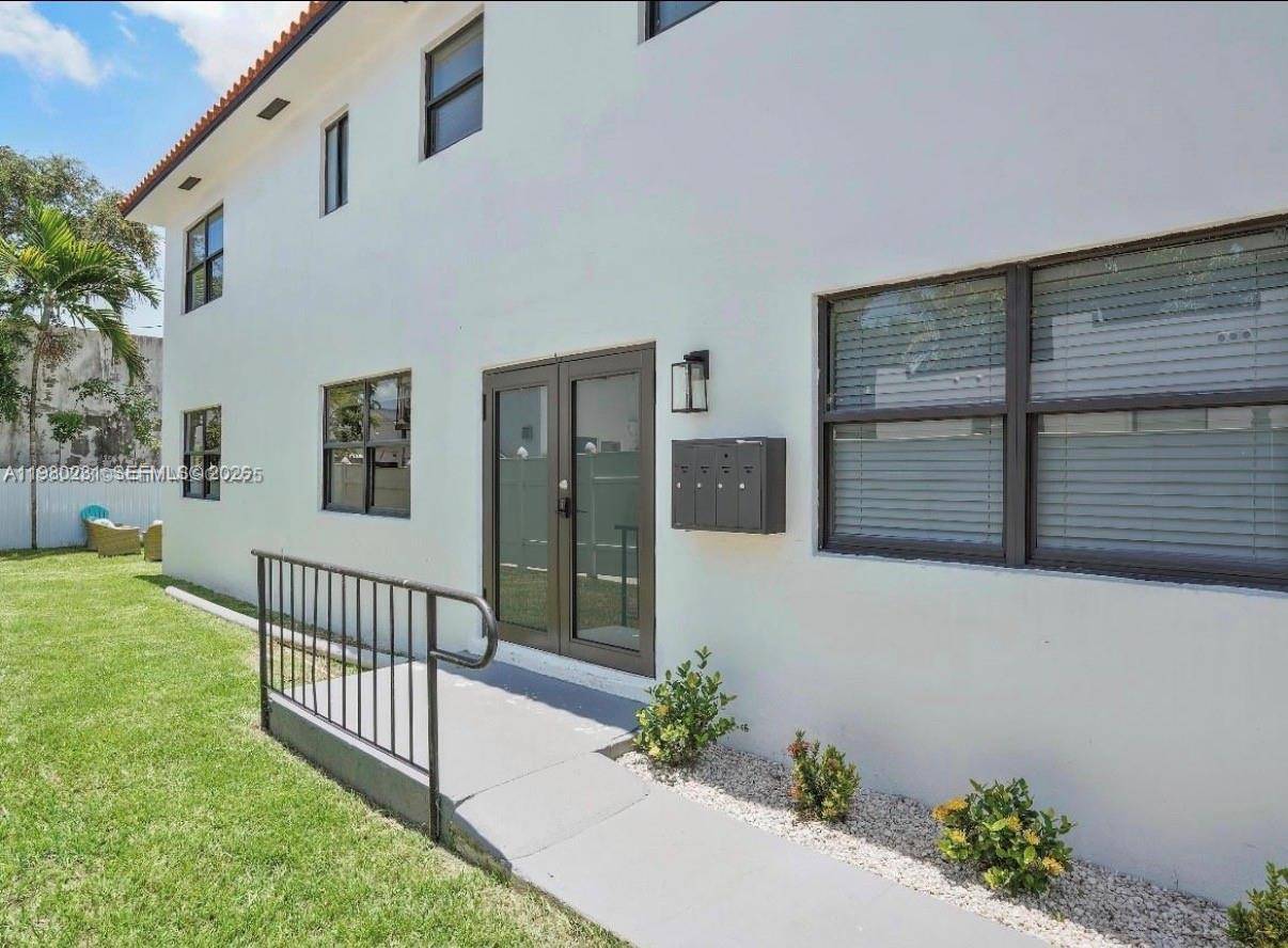584 NW 30th StMiami - picture