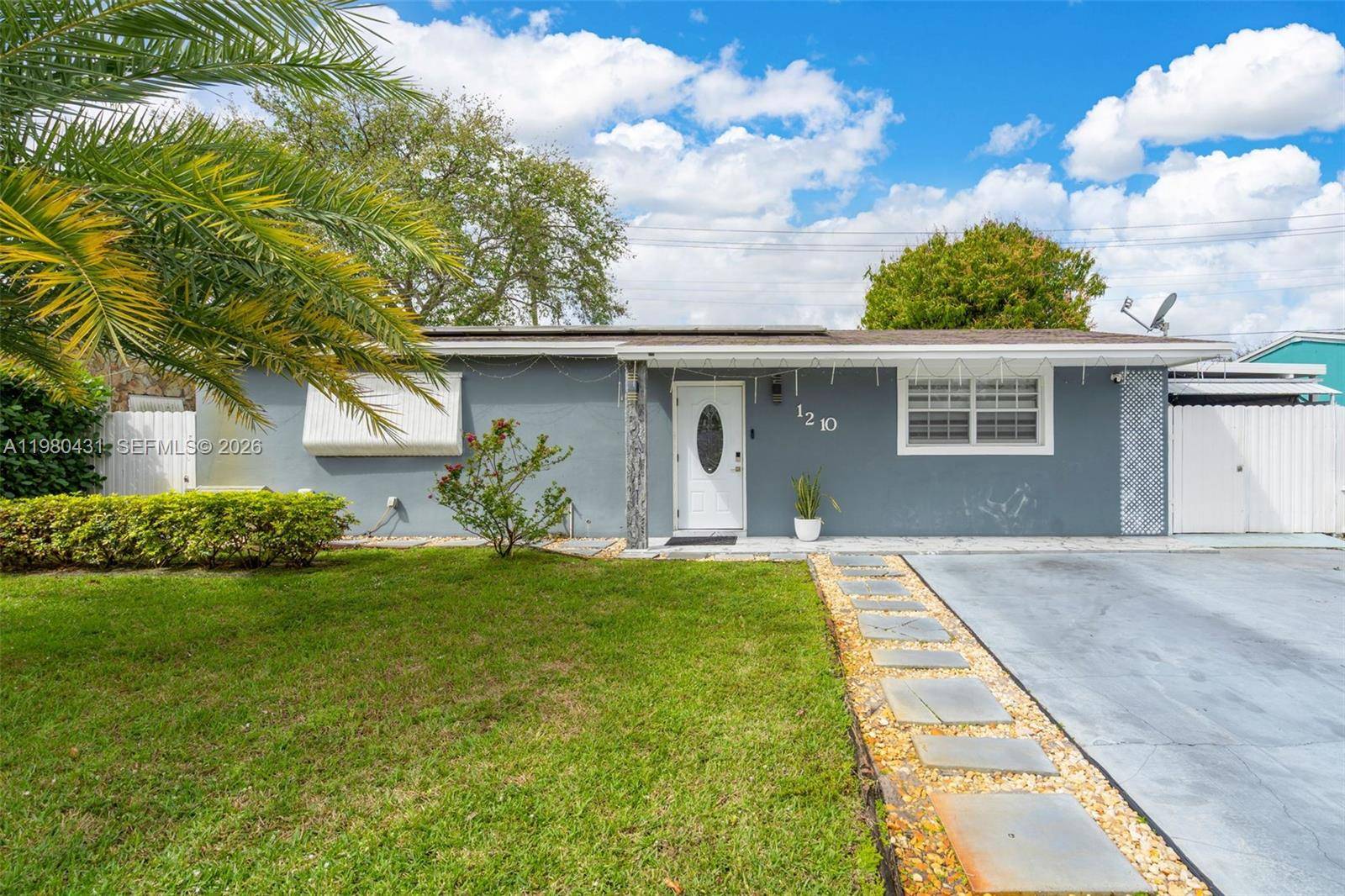 1210 N 71st AveHollywood - picture