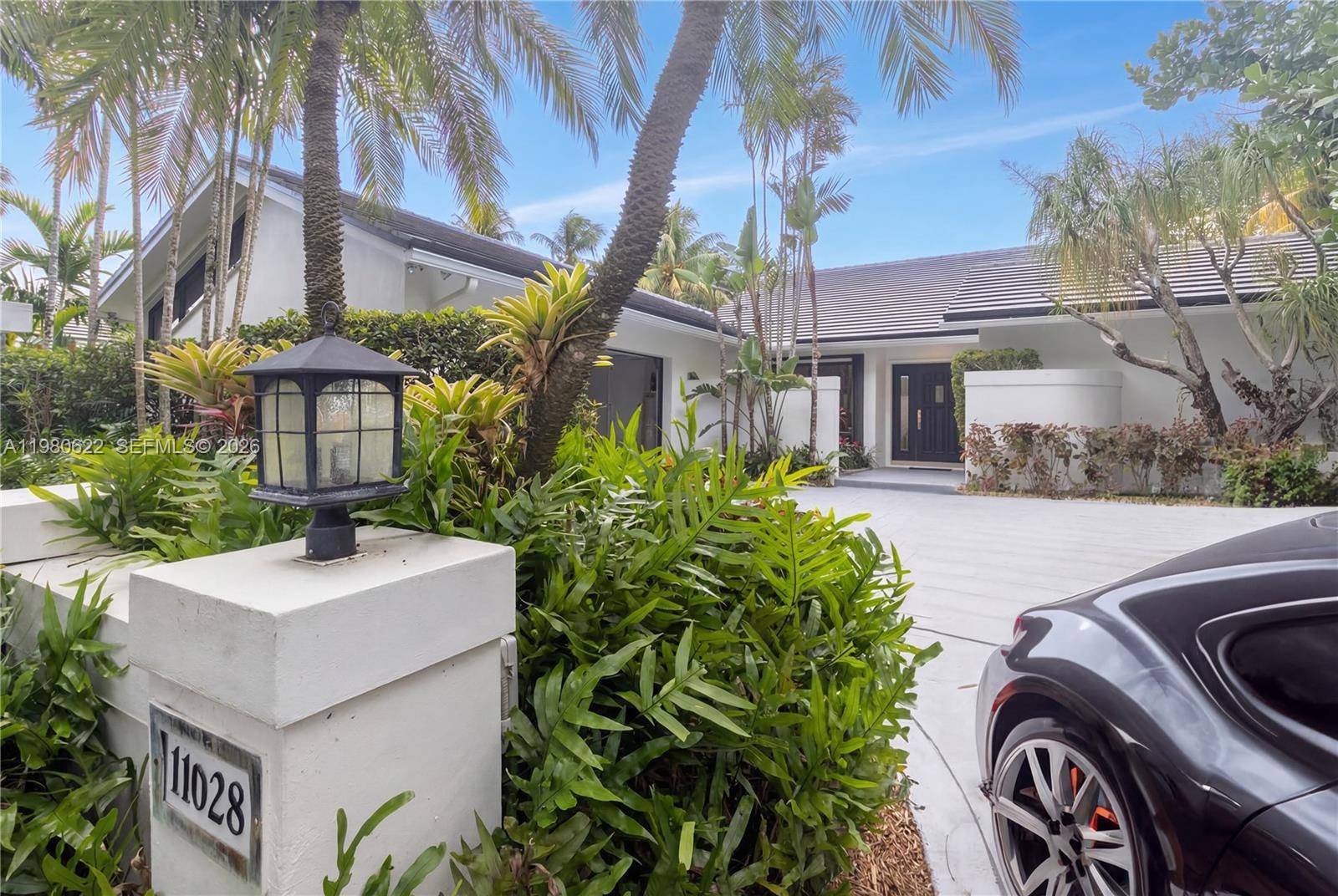 11028 SW 77th Ct CirPinecrest - picture