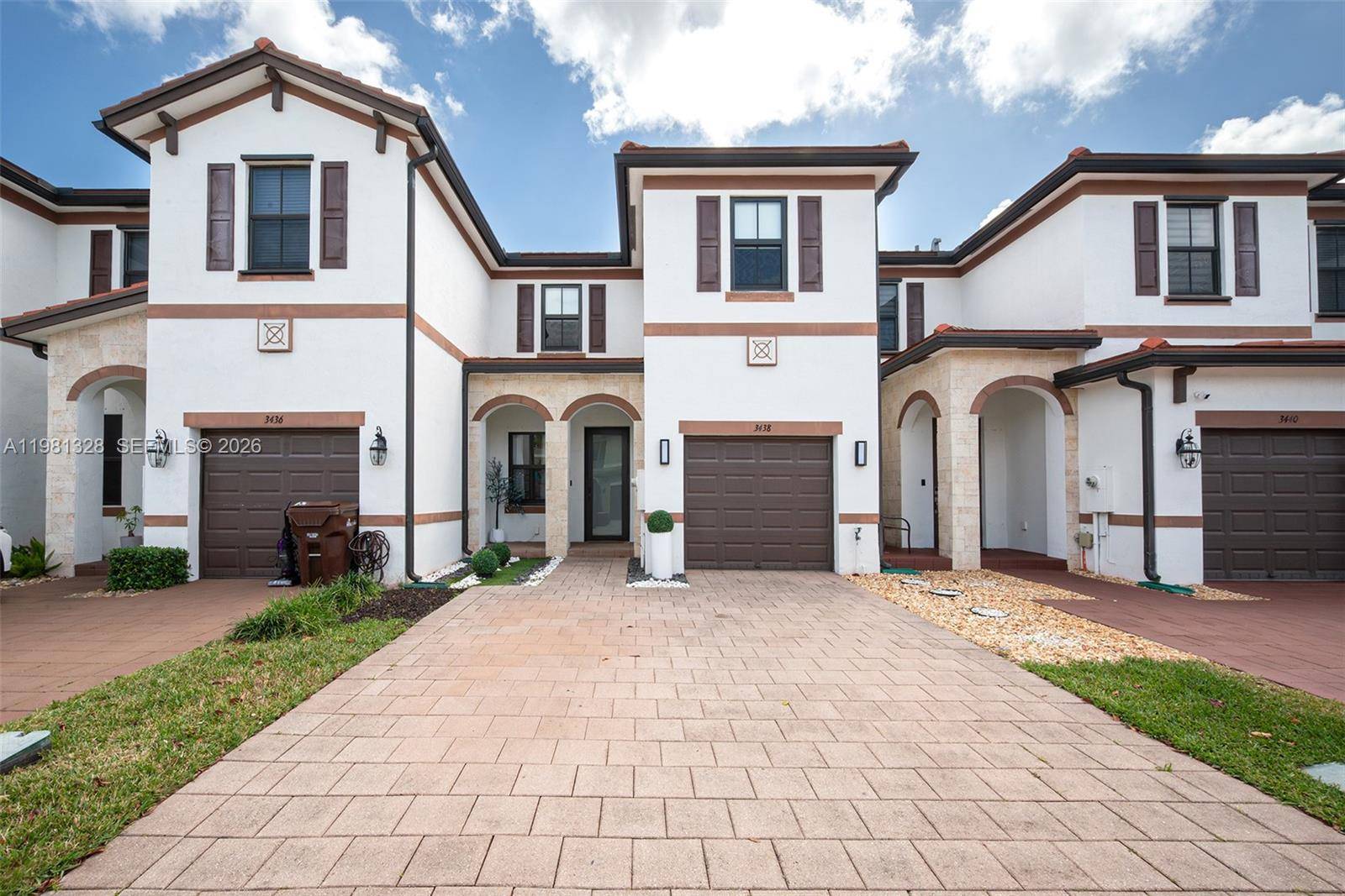 3438 W 104th TerHialeah - picture