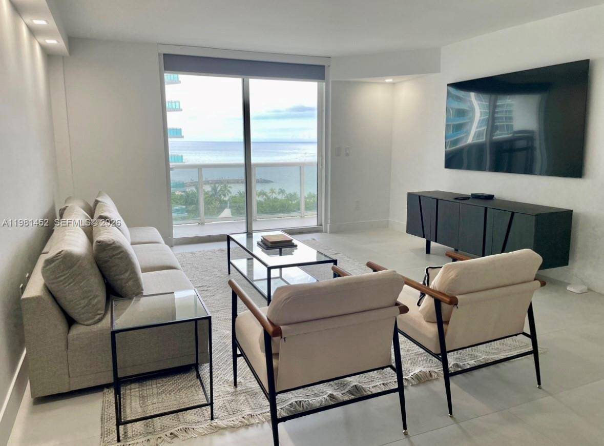 10275 Collins AveBal Harbour - Condo/Co-Op/Annual,Condo condo unit 933 - picture