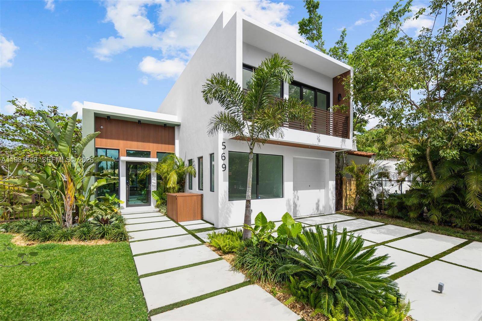569 NW 44th StMiami - picture