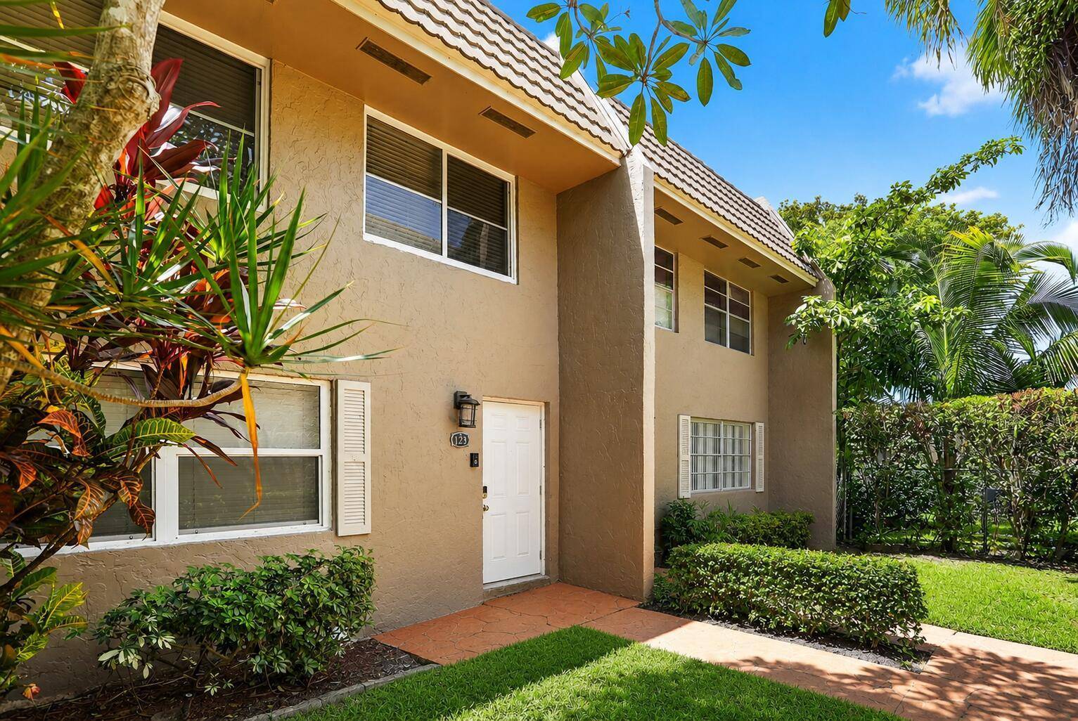 9050 NW 28thCoral Springs - COUNTRY VILLAGE CONDO condo unit 123 - picture