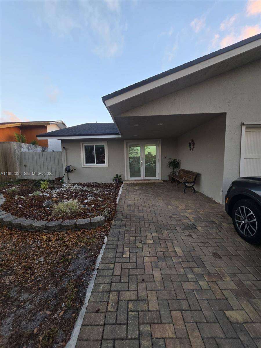 14530 SW 110th StMiami - picture