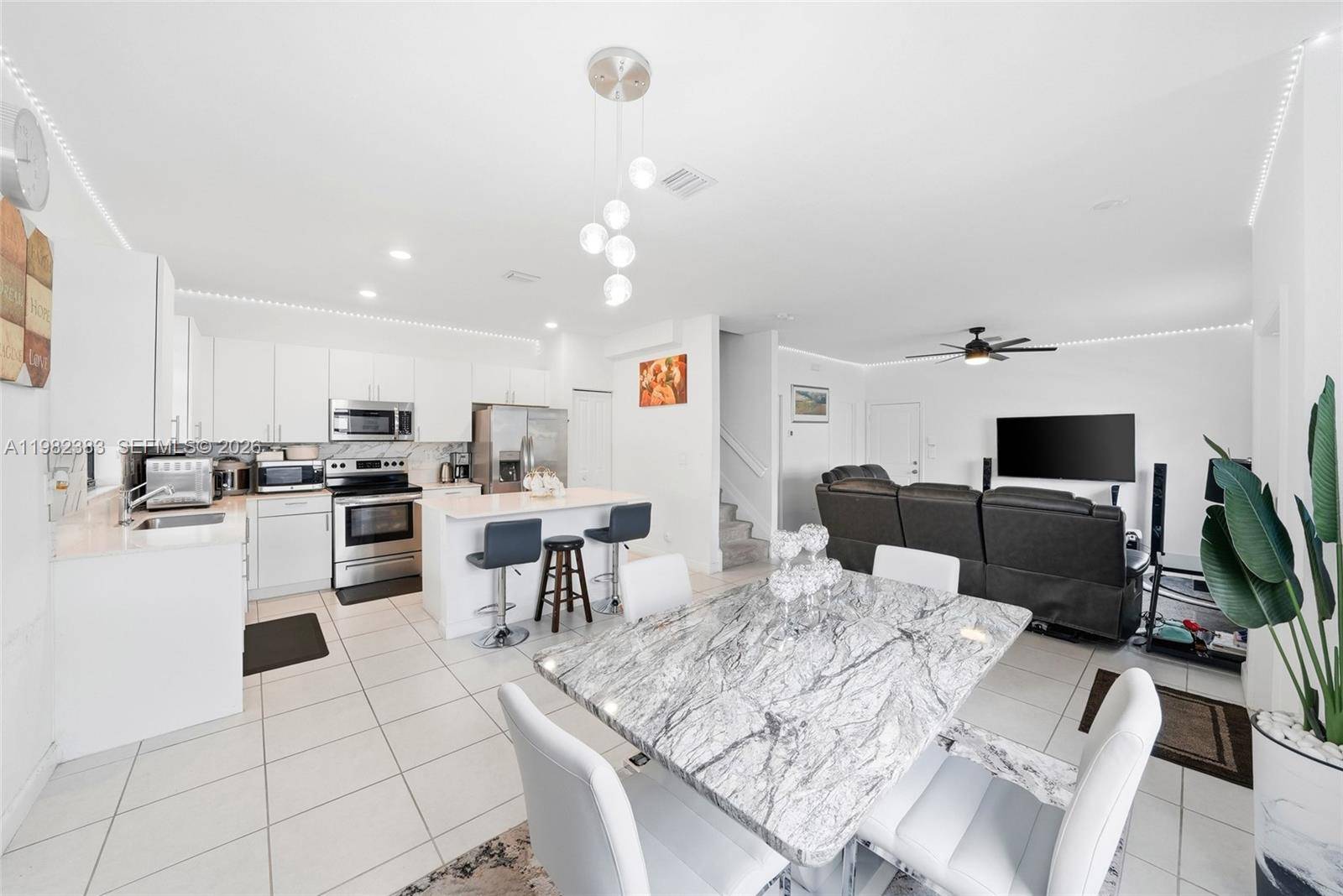 13091 SW 232nd LnMiami - picture