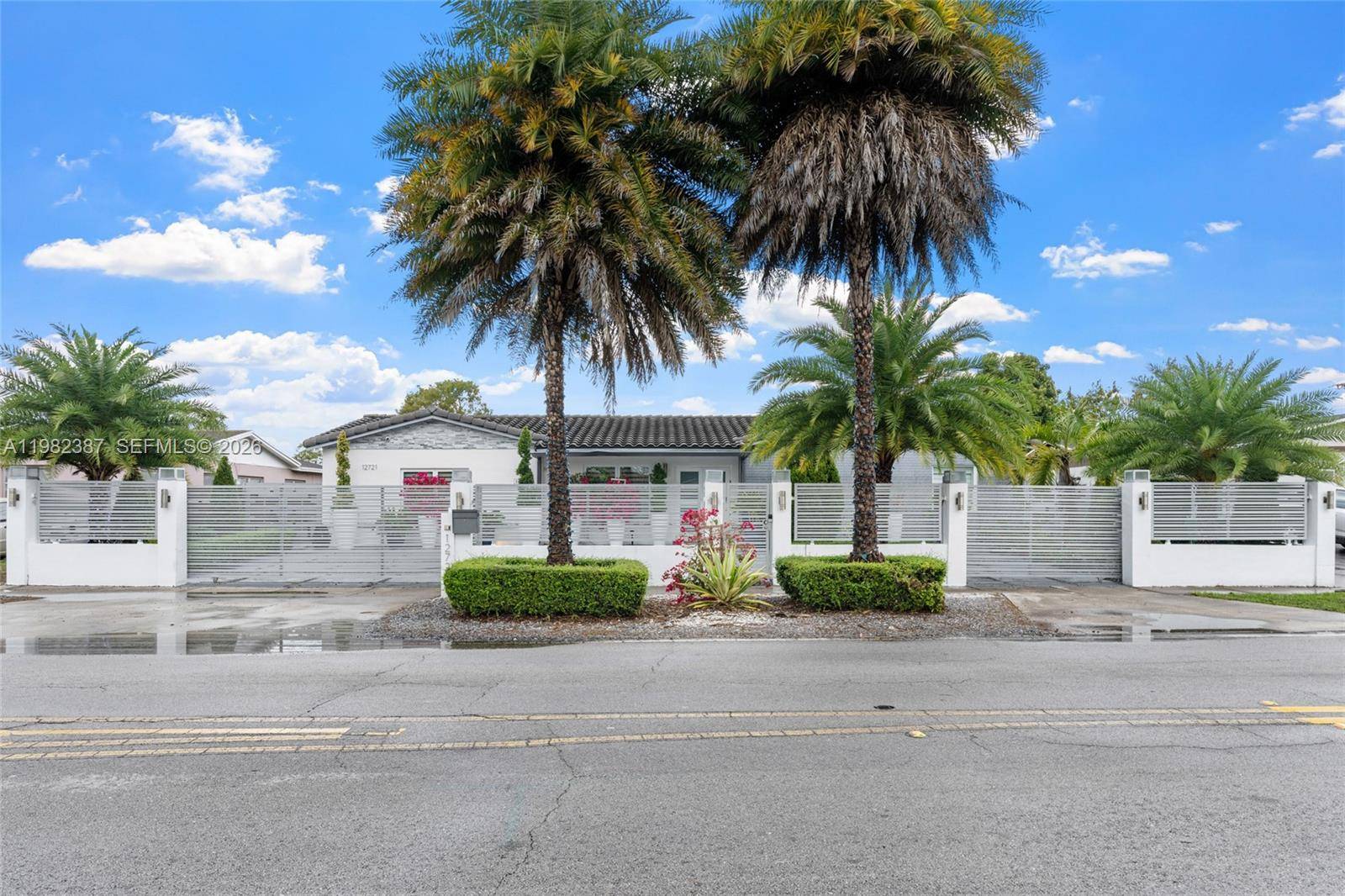 12721 SW 47th StMiami - picture