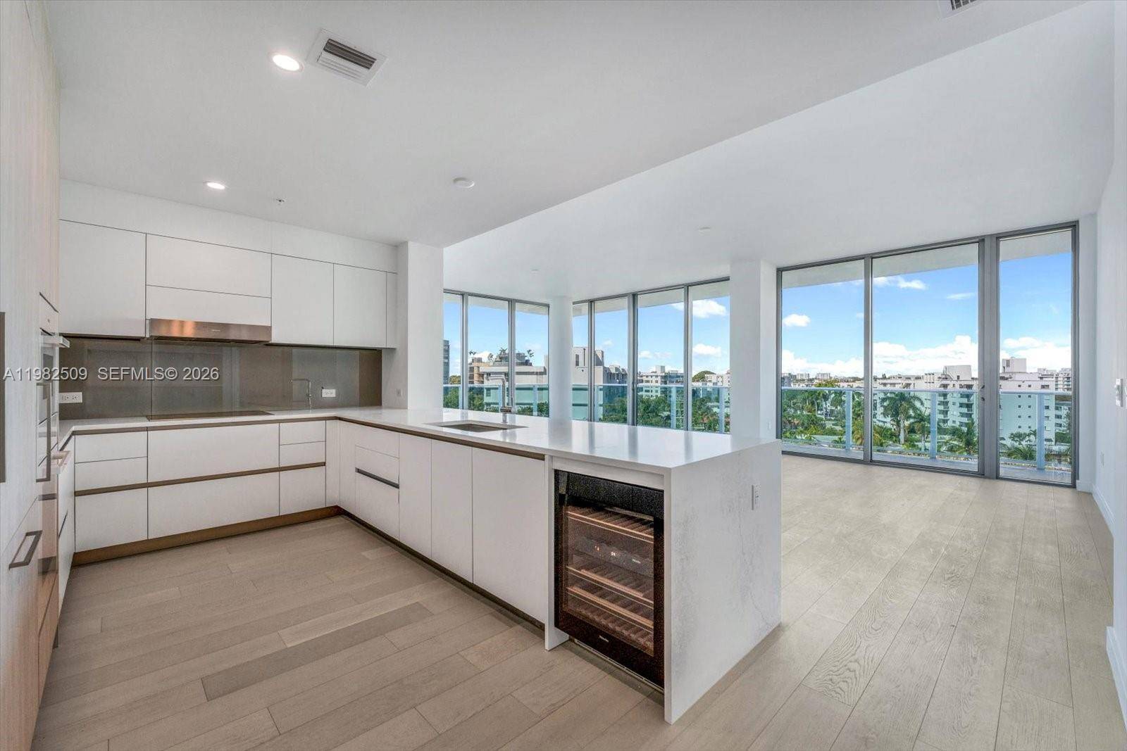 9201 E Bay Harbor DrBay Harbor Islands - BAY HARBOR ISLAND,LA BAIA BAY HARBOR condo unit 702 - picture