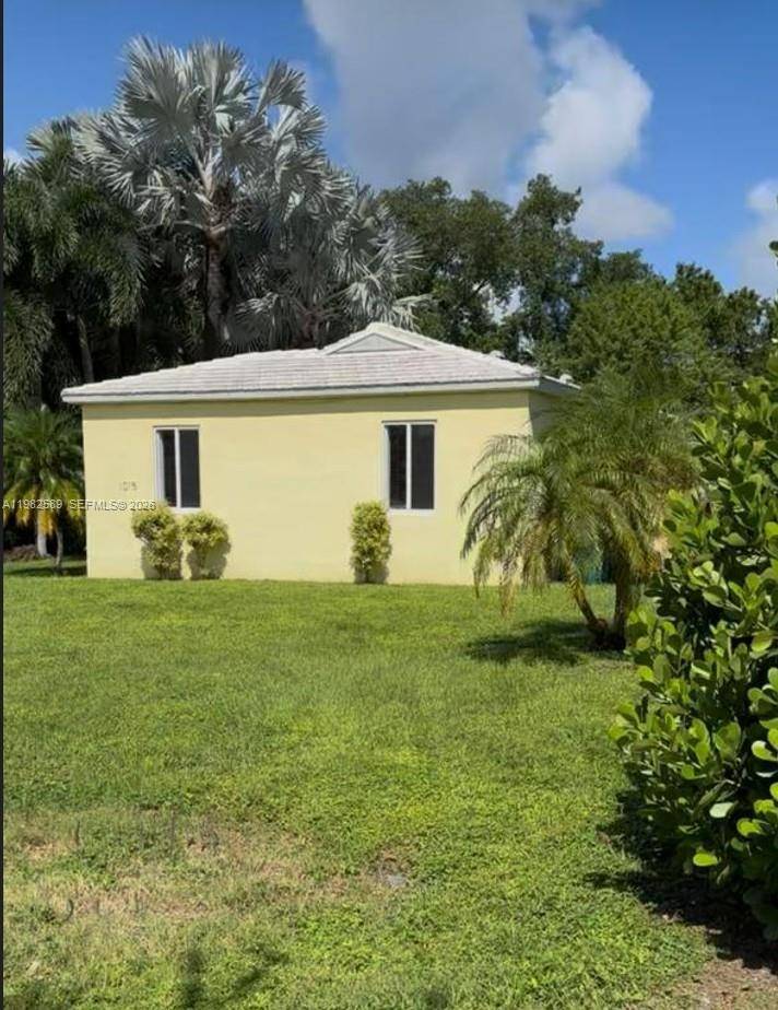 1015 NE 112th StBiscayne Park - picture
