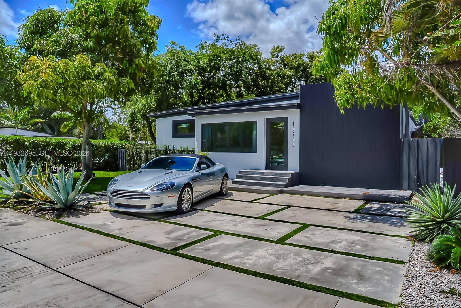 13900 NE 16th CtNorth Miami - picture