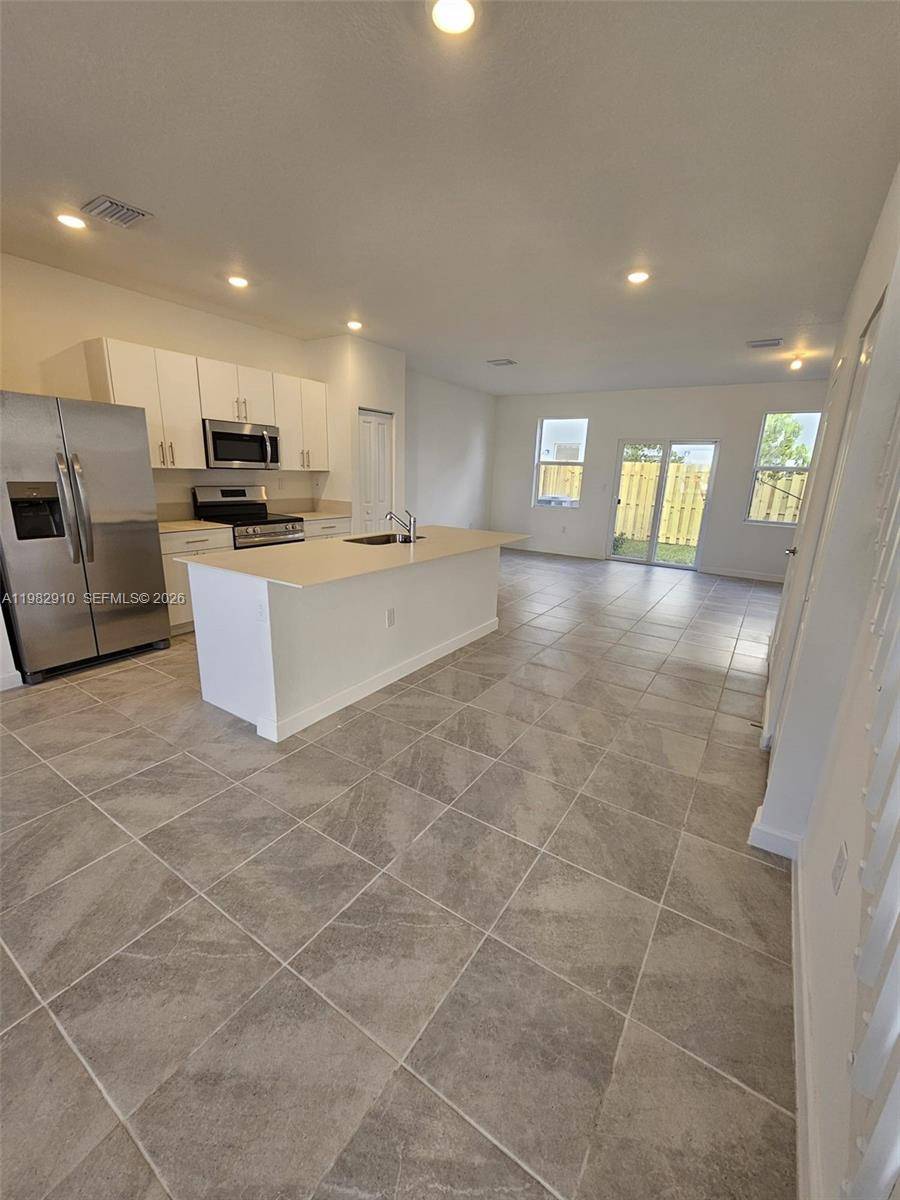 1148 SE 2nd StFlorida City - picture