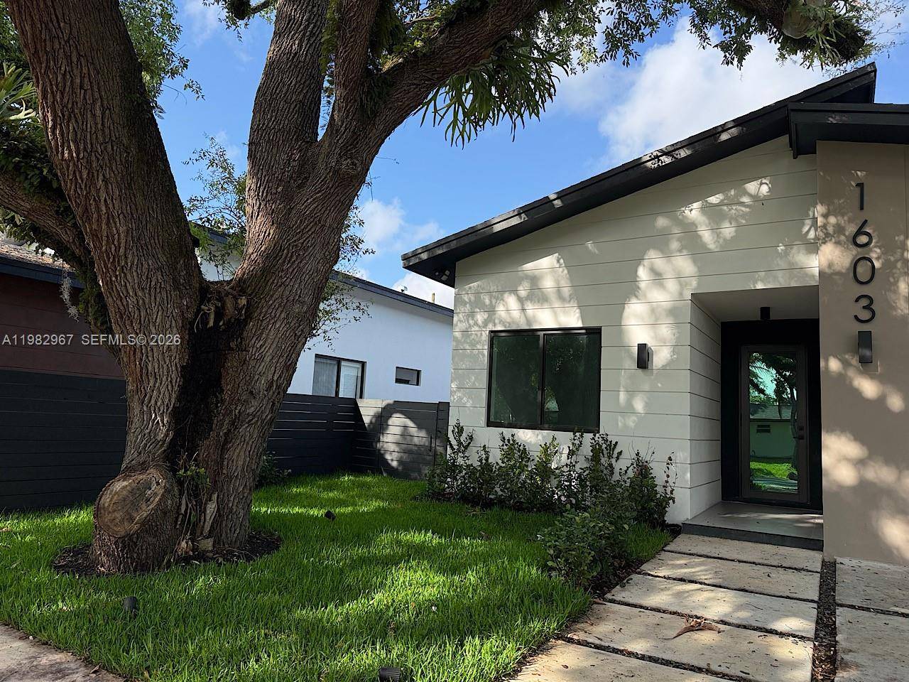 1603 SW 30th AveFort Lauderdale - picture