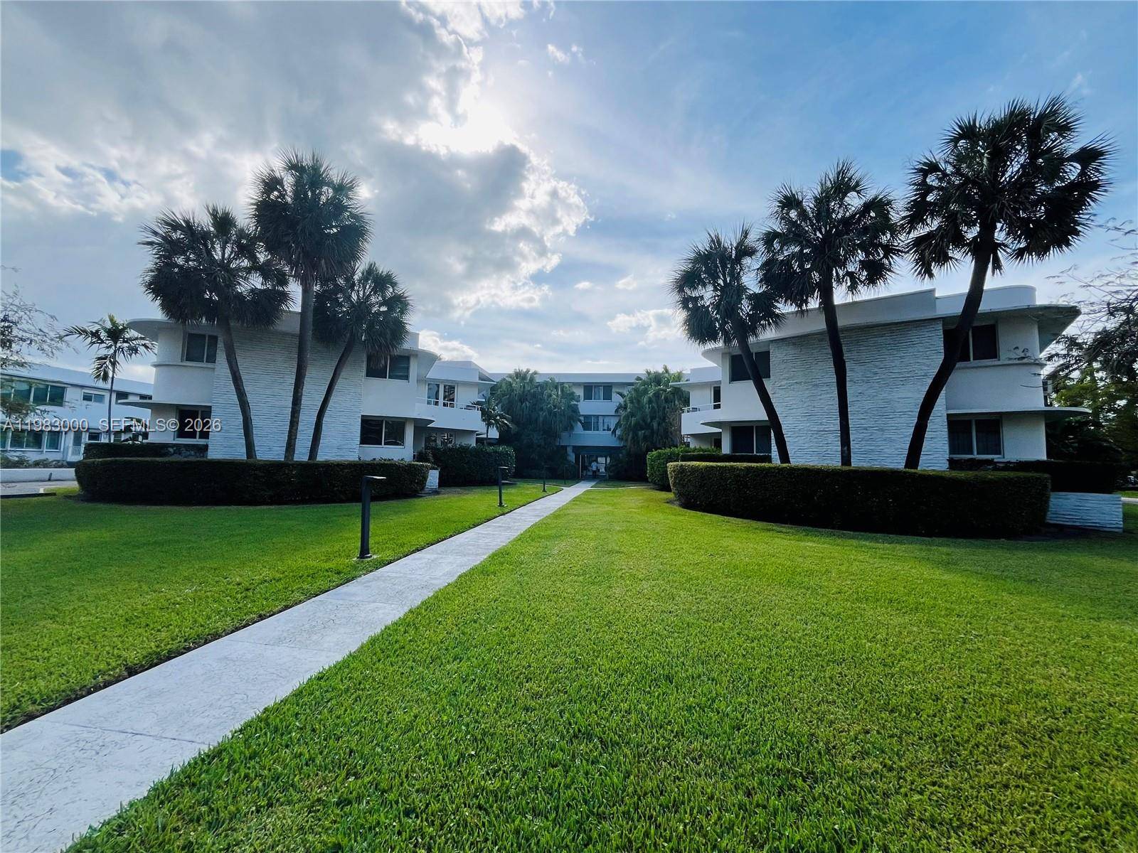 10190 Collins AveBal Harbour - Condo/Co-Op/Annual,Co-Op condo unit 106 - picture