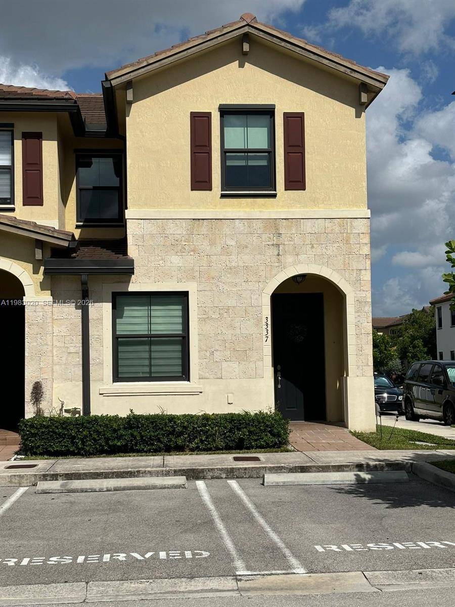 3337 W 105th TerHialeah - picture