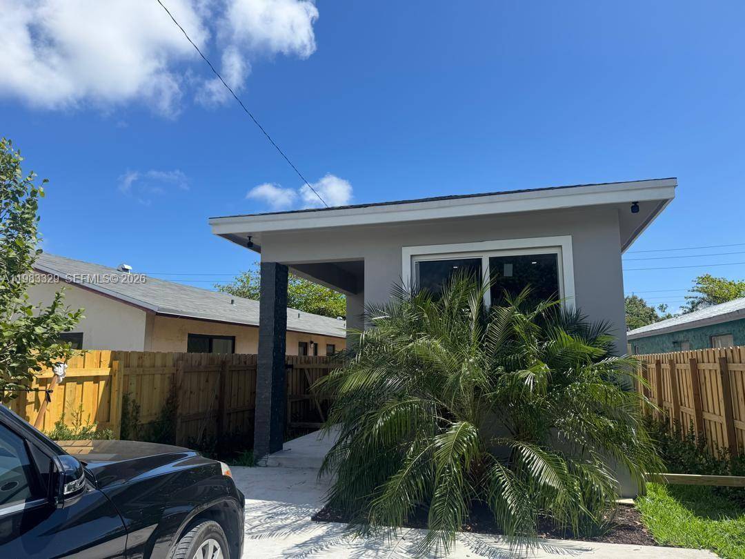 1028 NW 8th AveFort Lauderdale - picture
