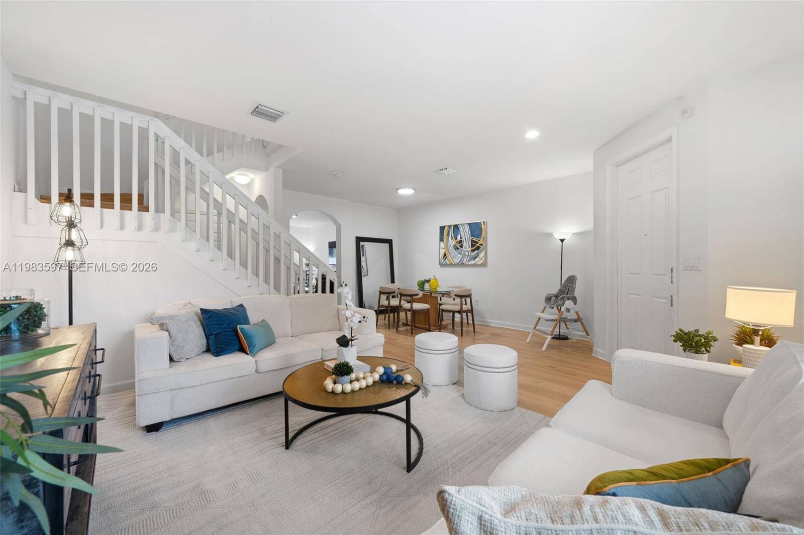 9380 W 33rd LnHialeah - picture