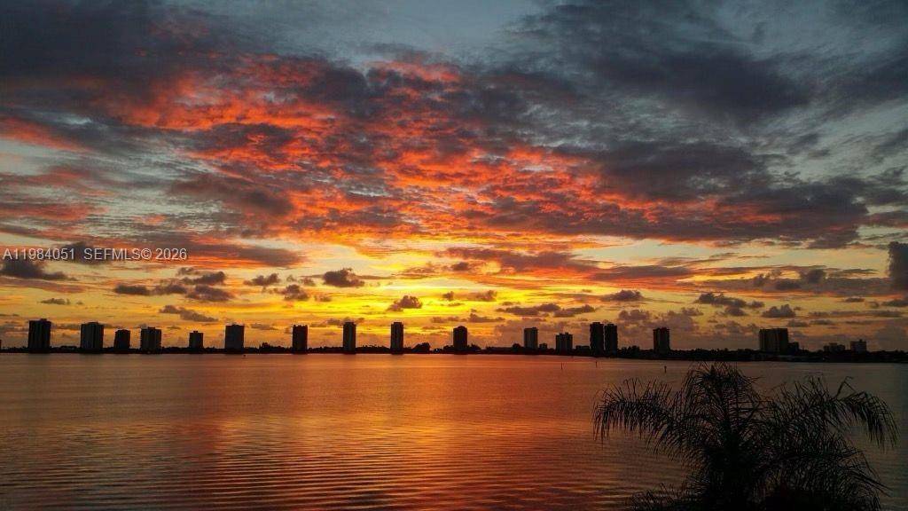801 Lake Shore DrLake Park - LAKE HARBOUR TOWERS CONDO condo unit 403 - picture