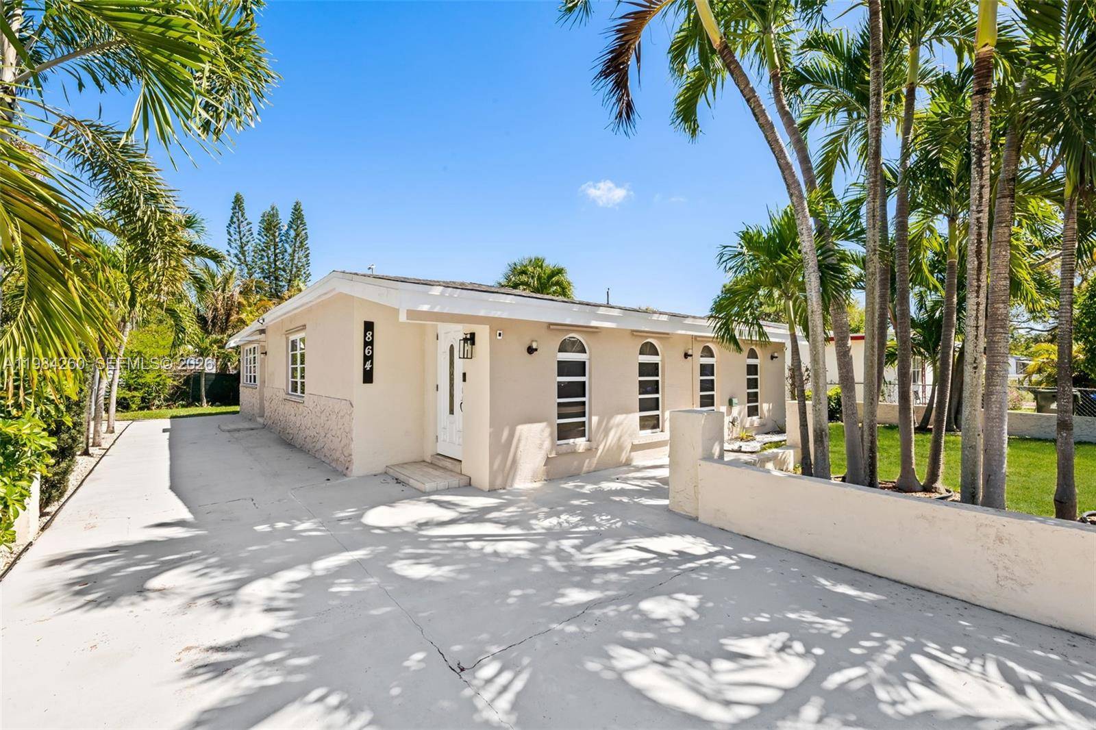 864 NW 16th TerFort Lauderdale - picture