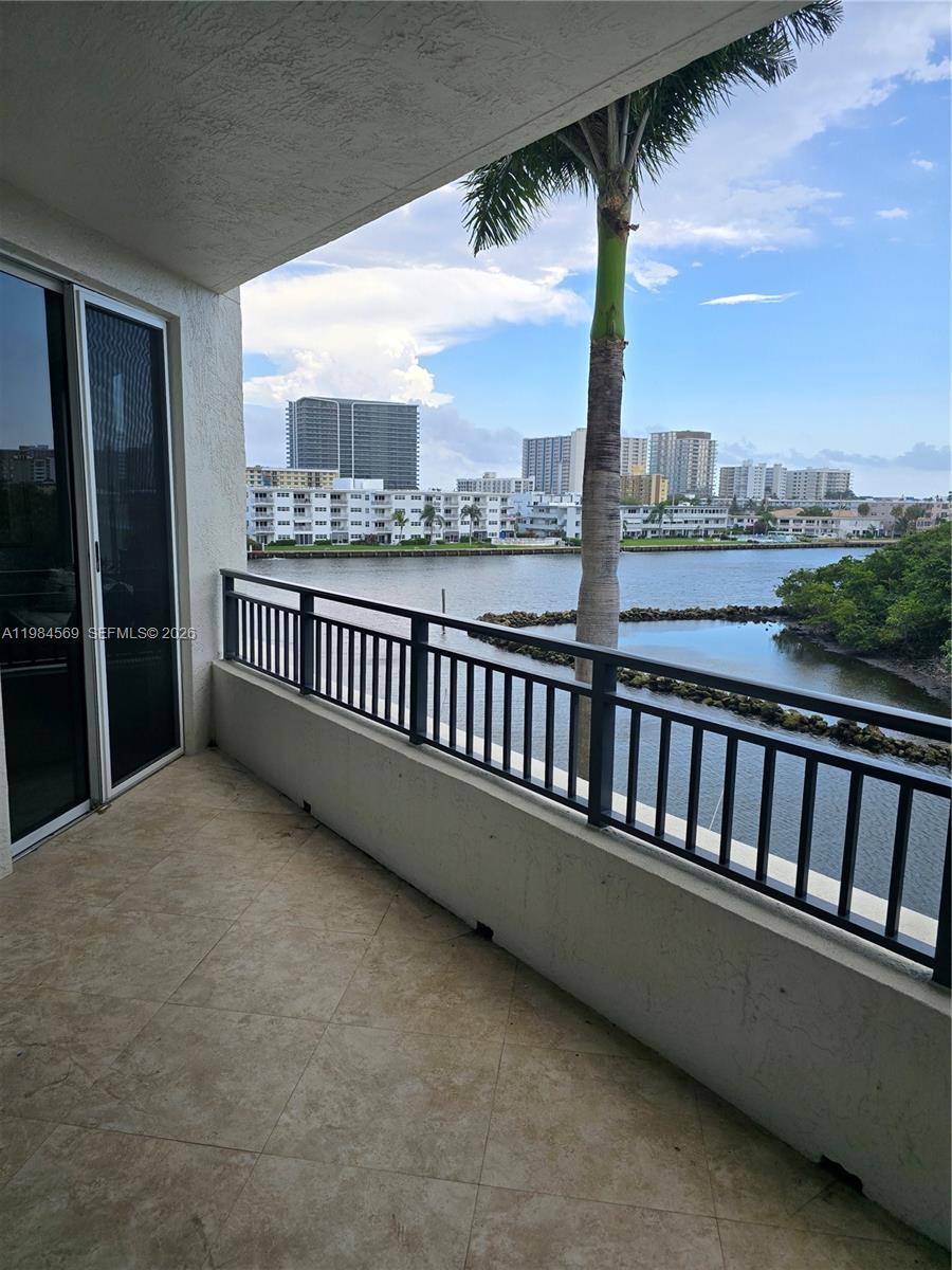 2880 NE 14th St CswyPompano Beach - POINTE @ POMPANO BEACH CO condo unit 311 - picture