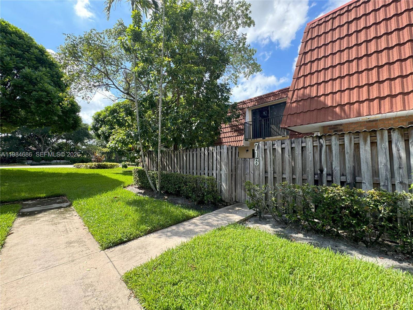 716 NW 98th WayPlantation - picture
