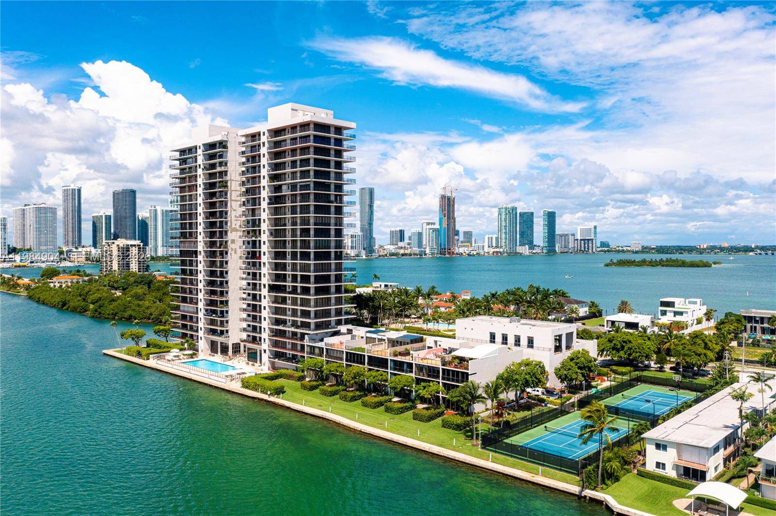 1000 Venetian WayMiami - ONE THOUSAND VENETIAN WAY condo unit 303 - picture