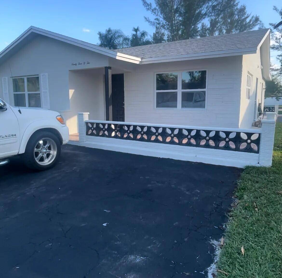 9402 NW 81stTamarac - picture