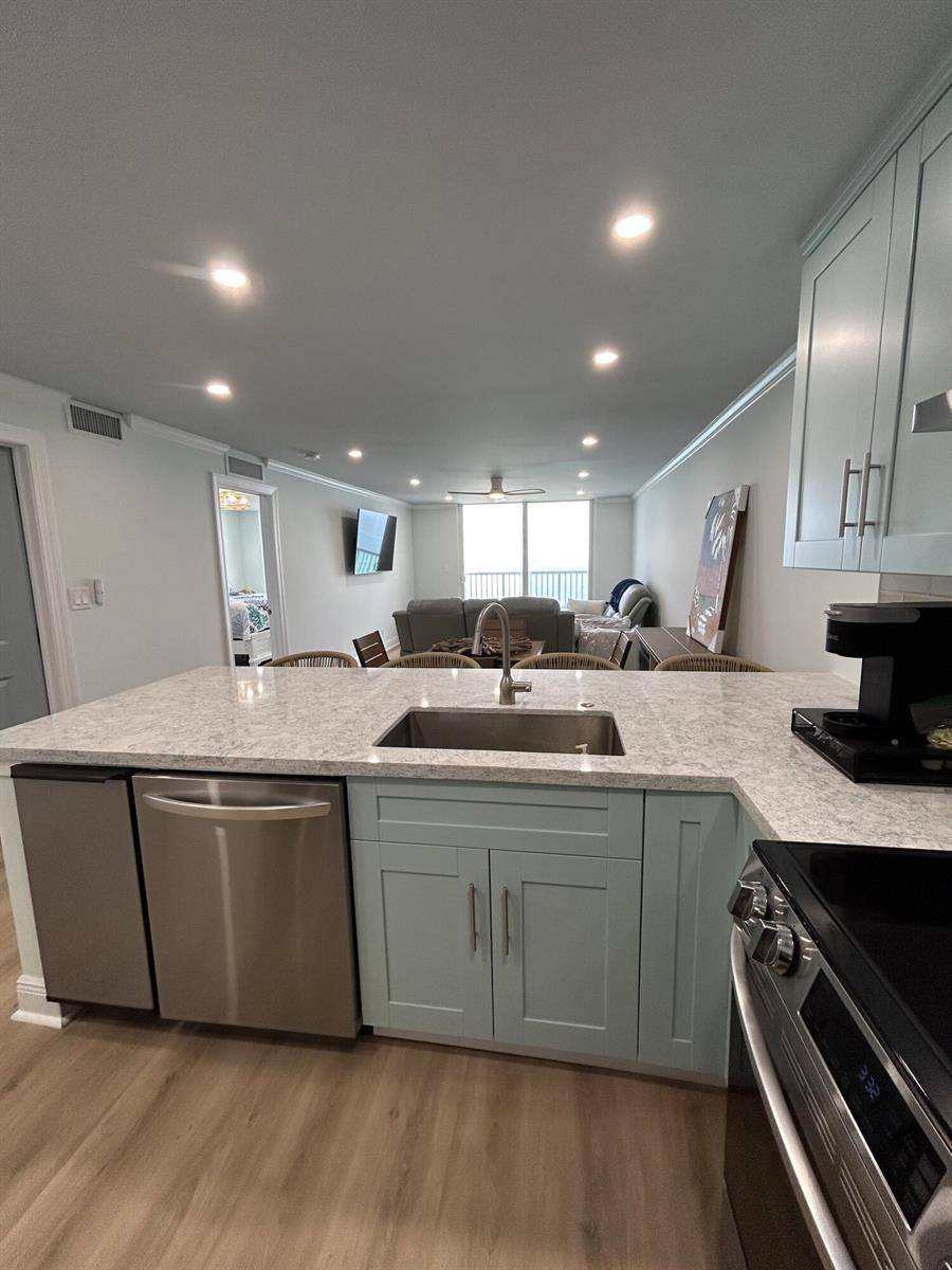 400 N SurfHollywood - EDGEWATER BEACH TOWERS CON condo unit 1105 - picture