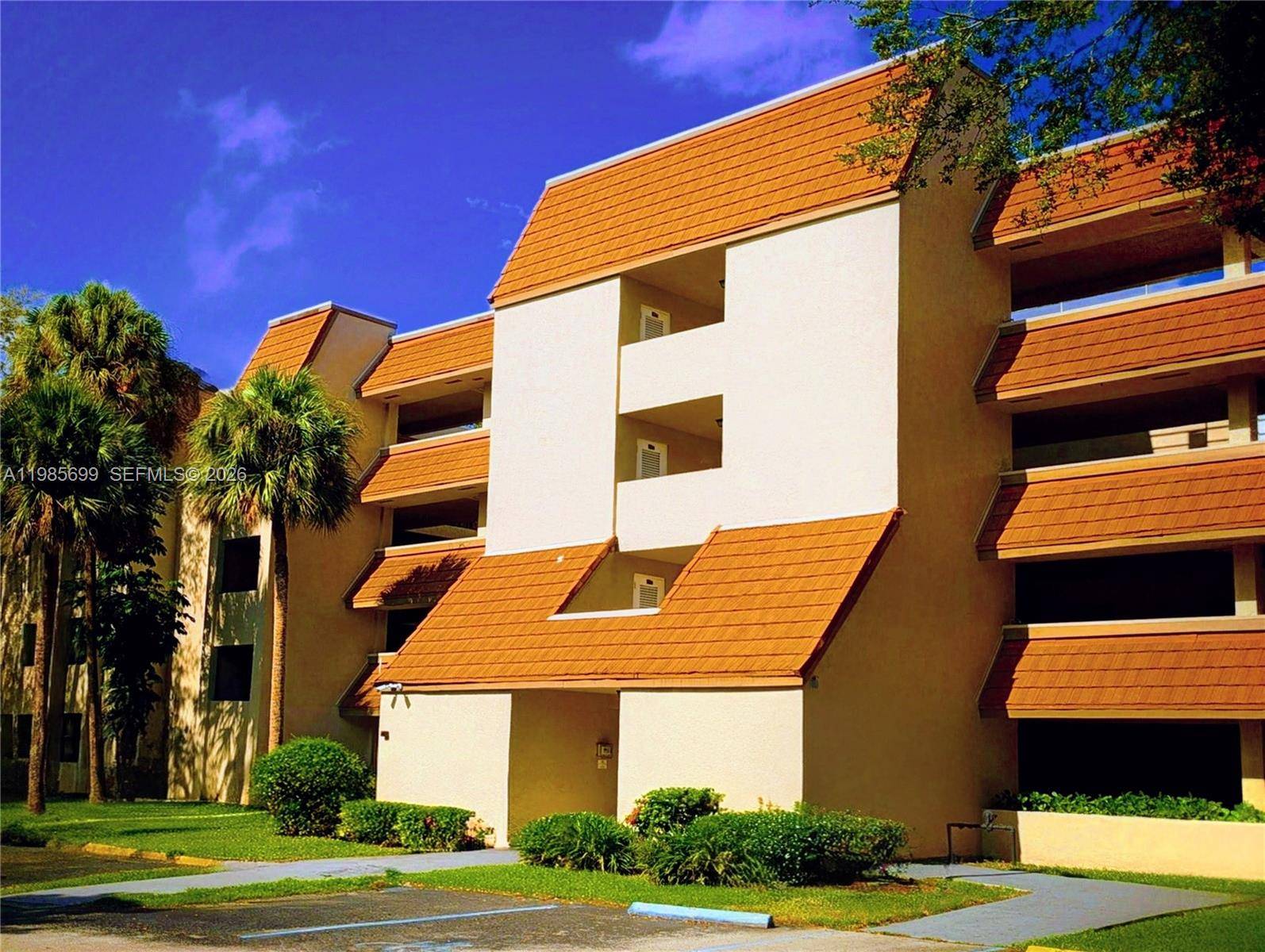 601 Ives Dairy RdMiami - Condo 1-4 Stories,Condo condo unit 103-8 - picture